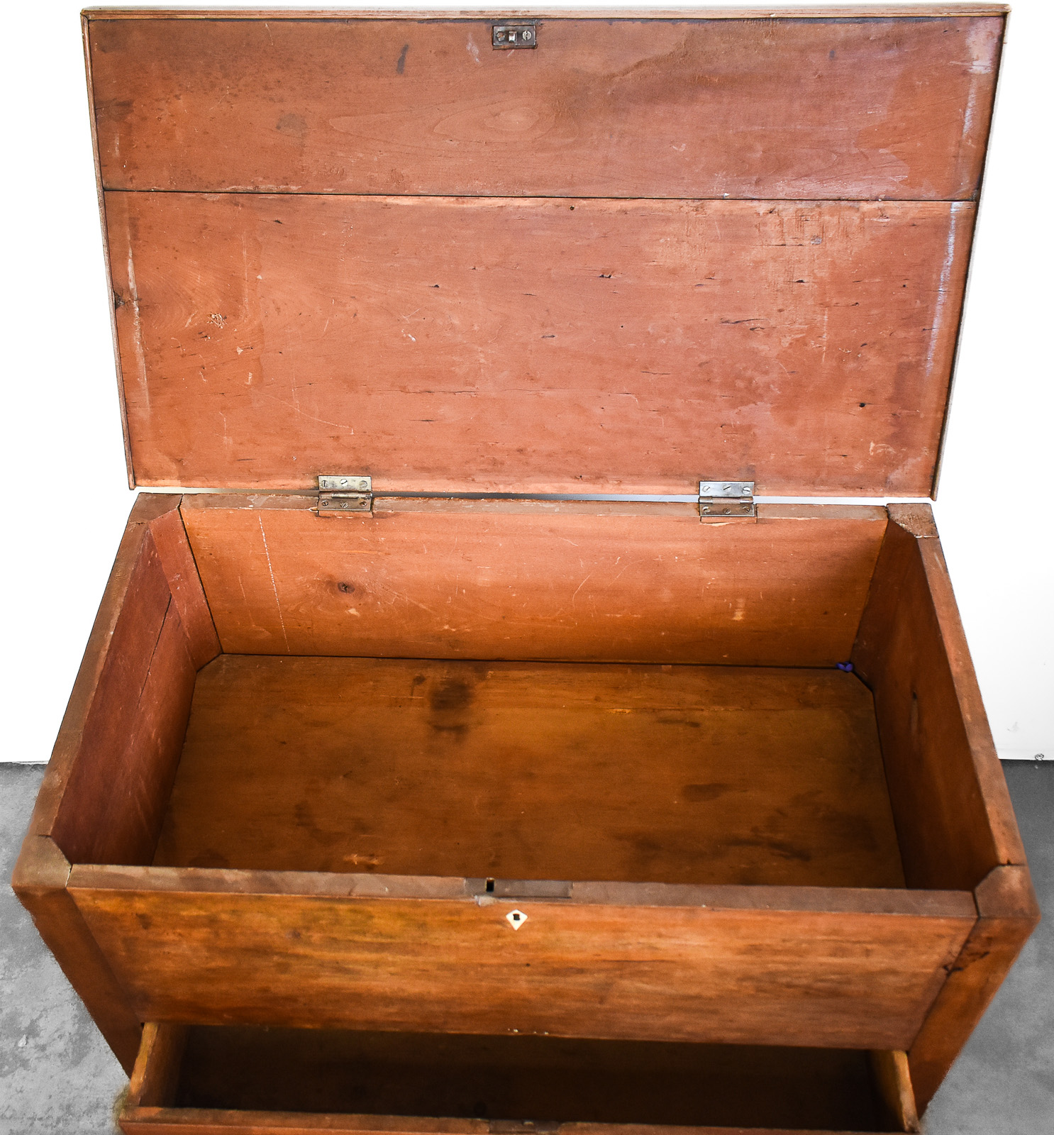 ANTIQUE FIRWOOD SUGAR CHEST