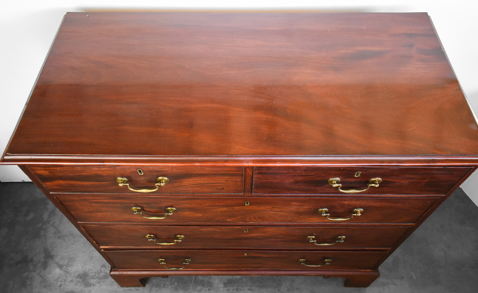 GEORGE III STYLE MAHOGANY CHEST OF DRAWERS