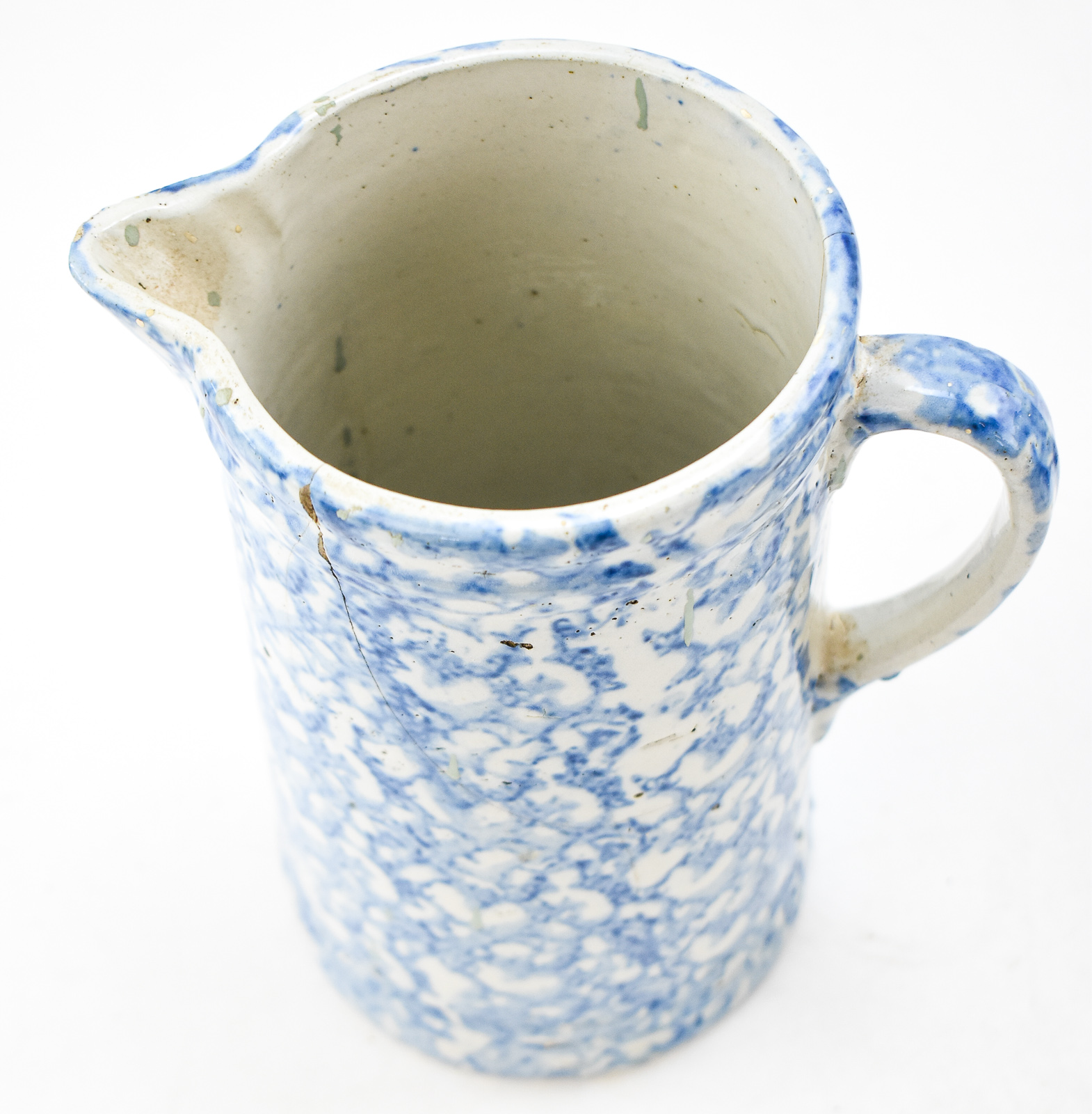FOUR BLUE-AND-WHITE SPONGEWARE PITCHERS