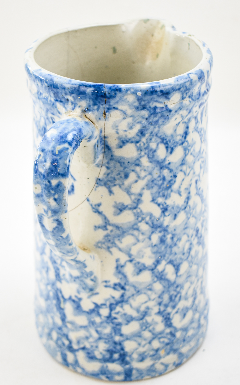 FOUR BLUE-AND-WHITE SPONGEWARE PITCHERS
