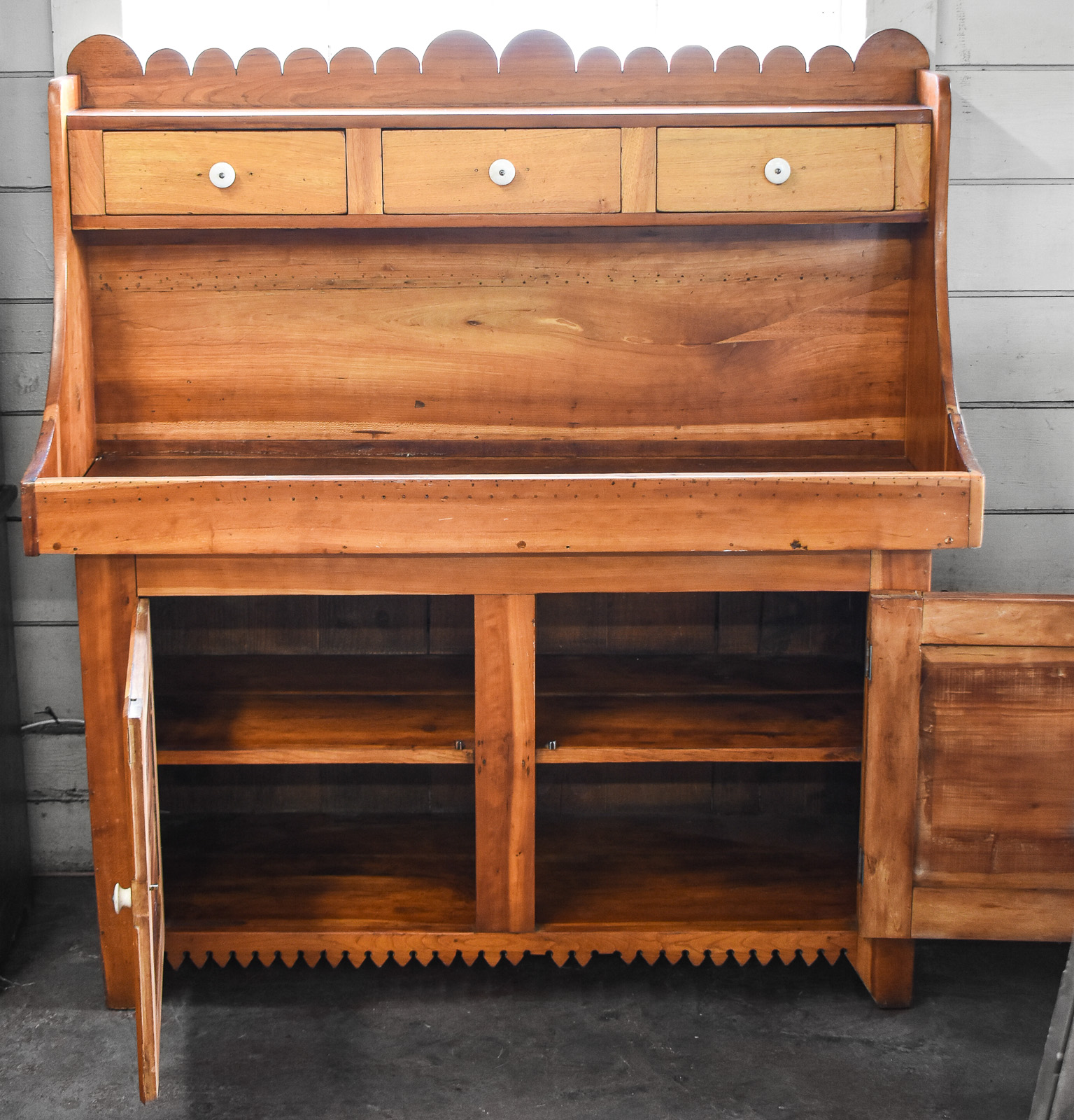 AMERICAN PRIMITIVE-STYLE PINE DRY SINK
