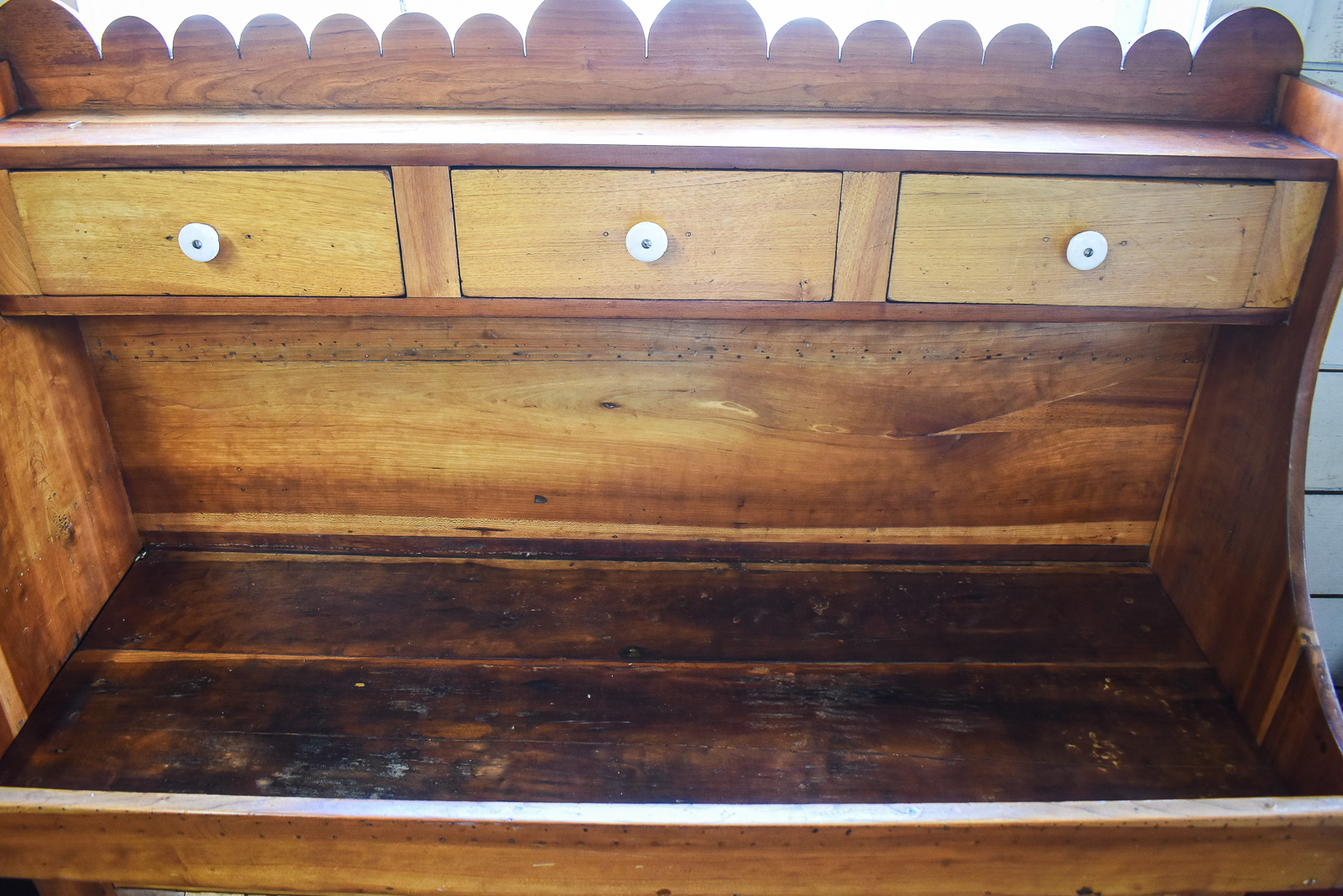 AMERICAN PRIMITIVE-STYLE PINE DRY SINK