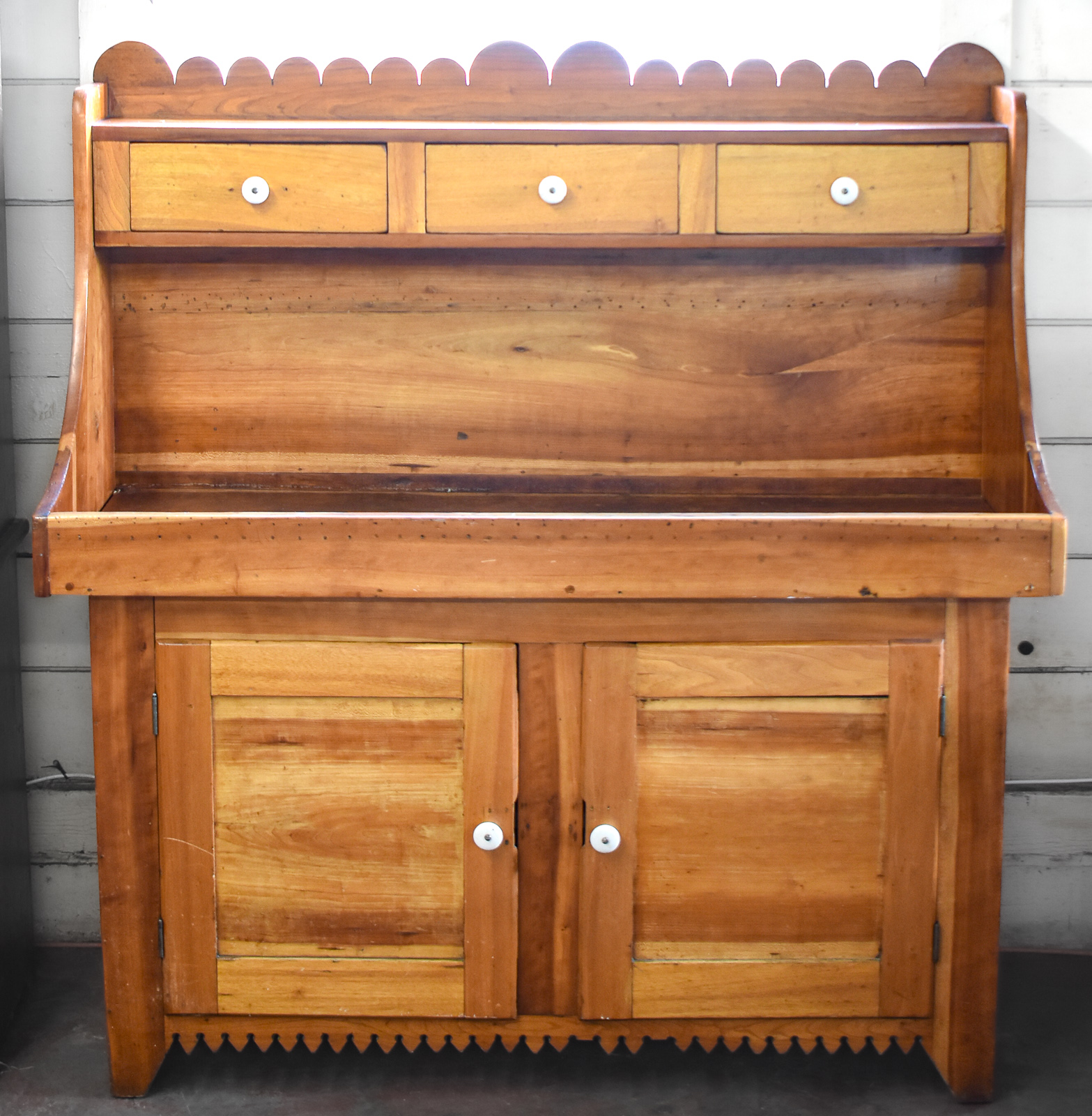 AMERICAN PRIMITIVE-STYLE PINE DRY SINK