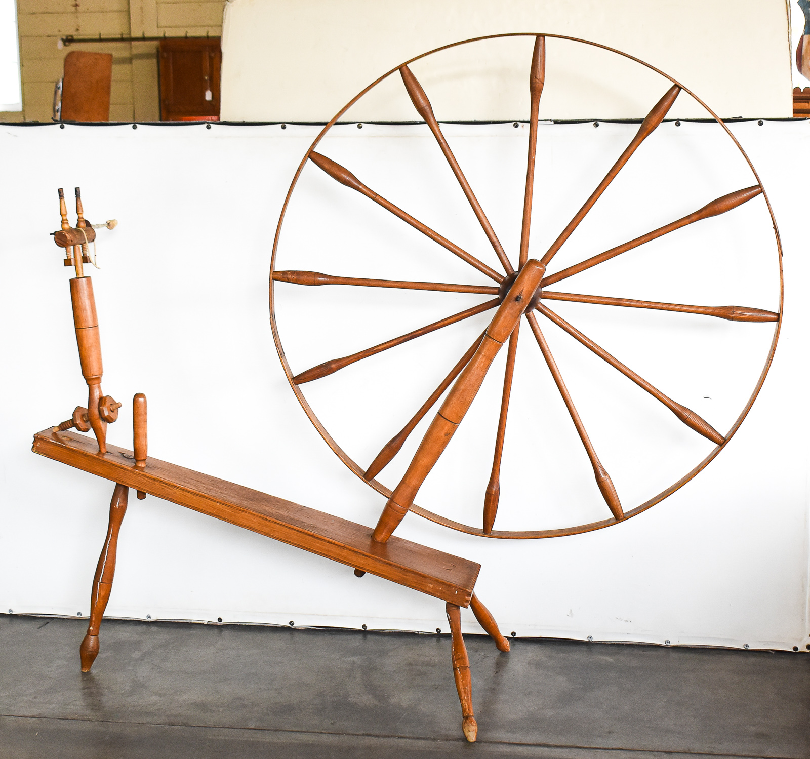WALKING WHEEL WITH MINOR'S HEAD MECHANISM