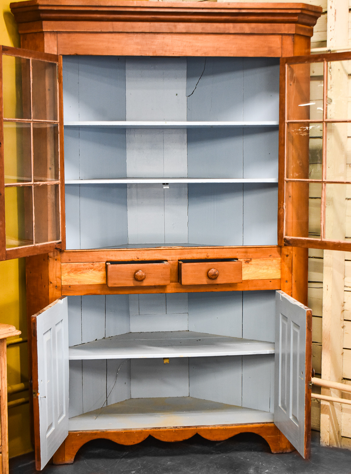 EARLY AMERICAN PINE CORNER CABINET