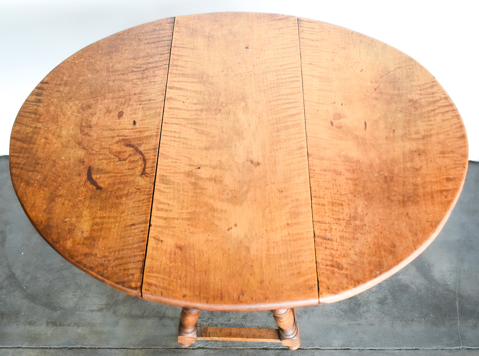 AMERICAN OAK DROP-LEAF SIDE TABLE