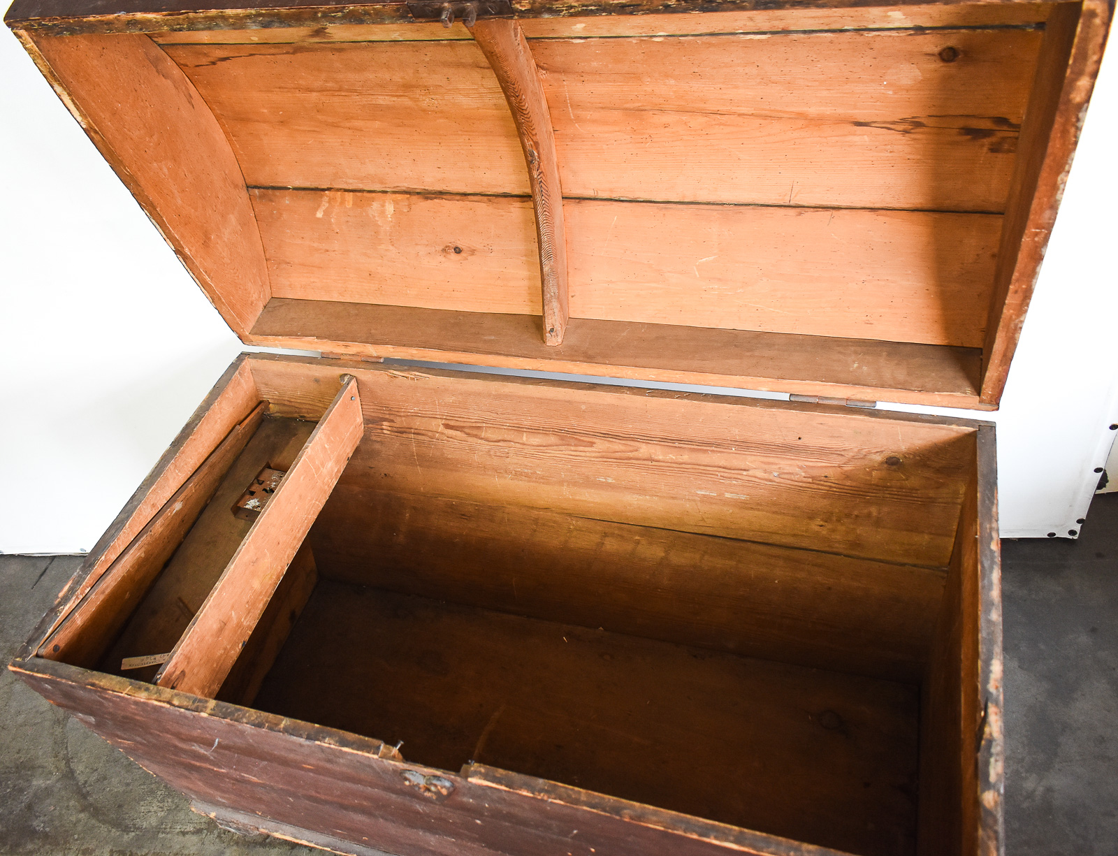WOODEN DOME TOP BLANKET CHEST