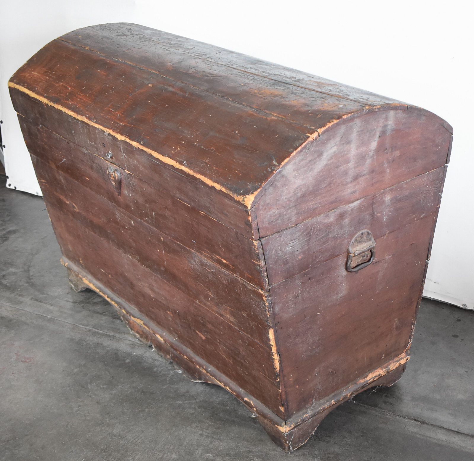 WOODEN DOME TOP BLANKET CHEST