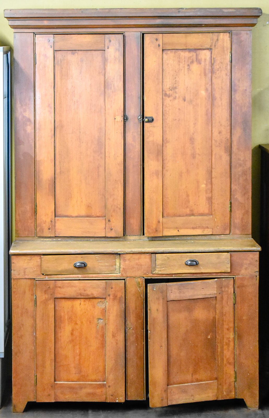 AMERICAN COUNTRY PRIMITIVE-STYLE PINE ONE-PIECE STEP-BACK CUPBOARD
