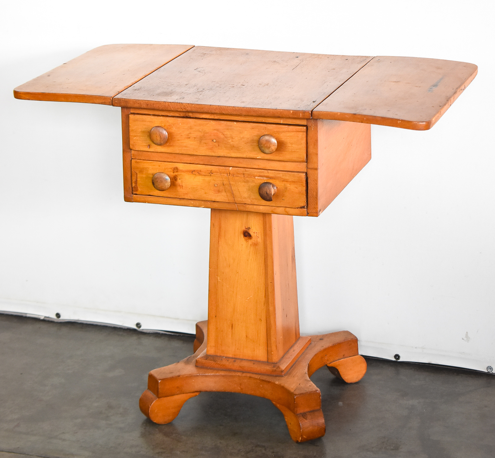 AMERICAN PINE DROP-LEAF PEDESTAL SIDE TABLE