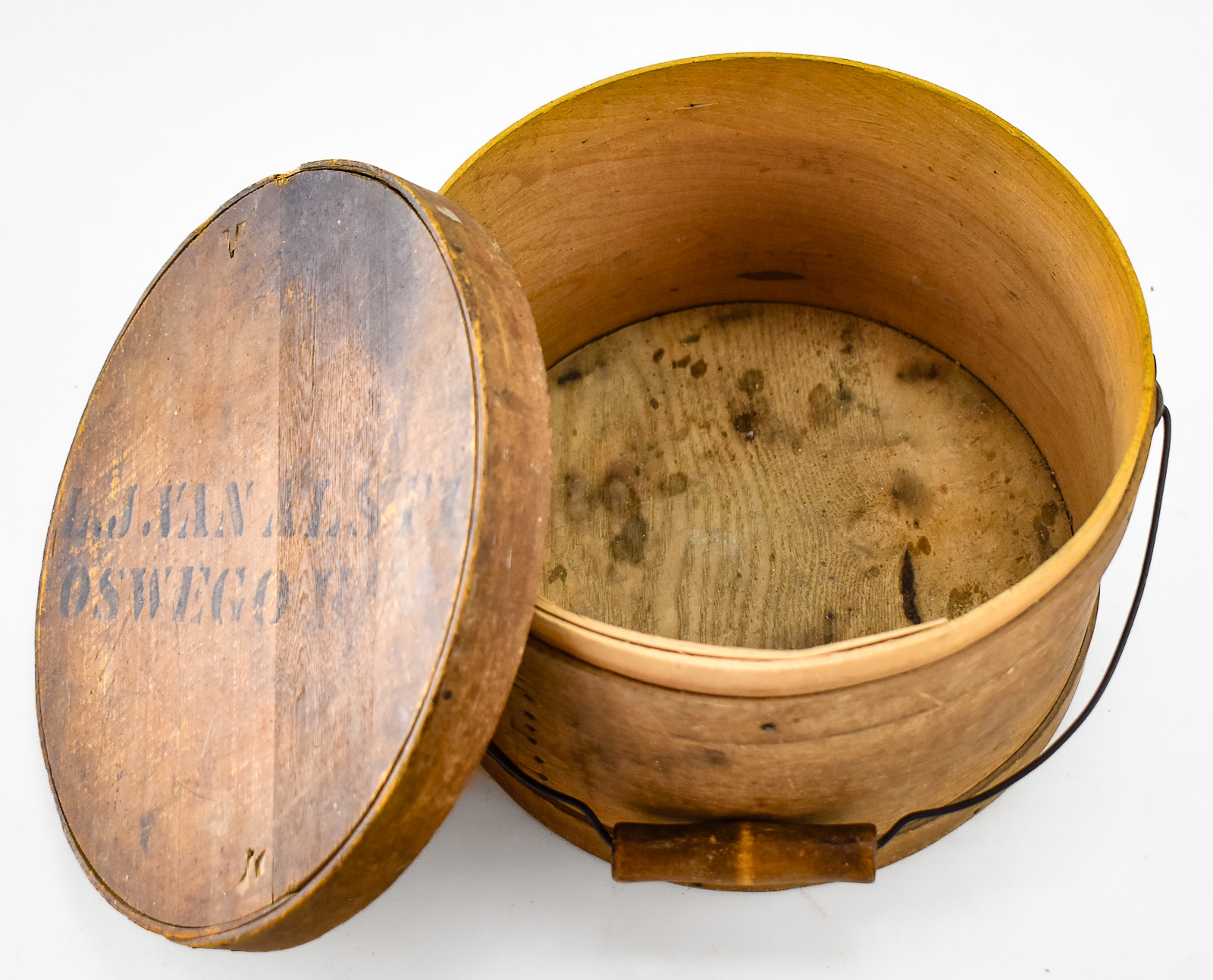OSWEGO, NY BENTWOOD LIDDED BAIL-HANDLED PANTRY BOX