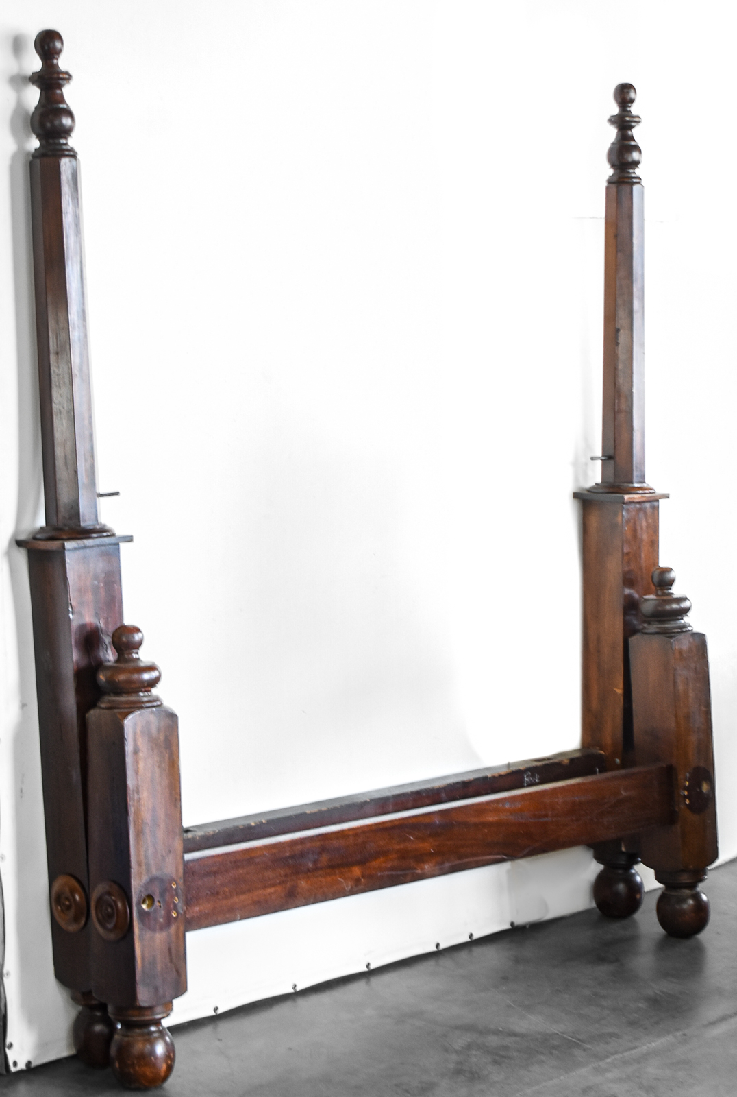 EARLY FEDERAL FOUR POSTER BED FRAME
