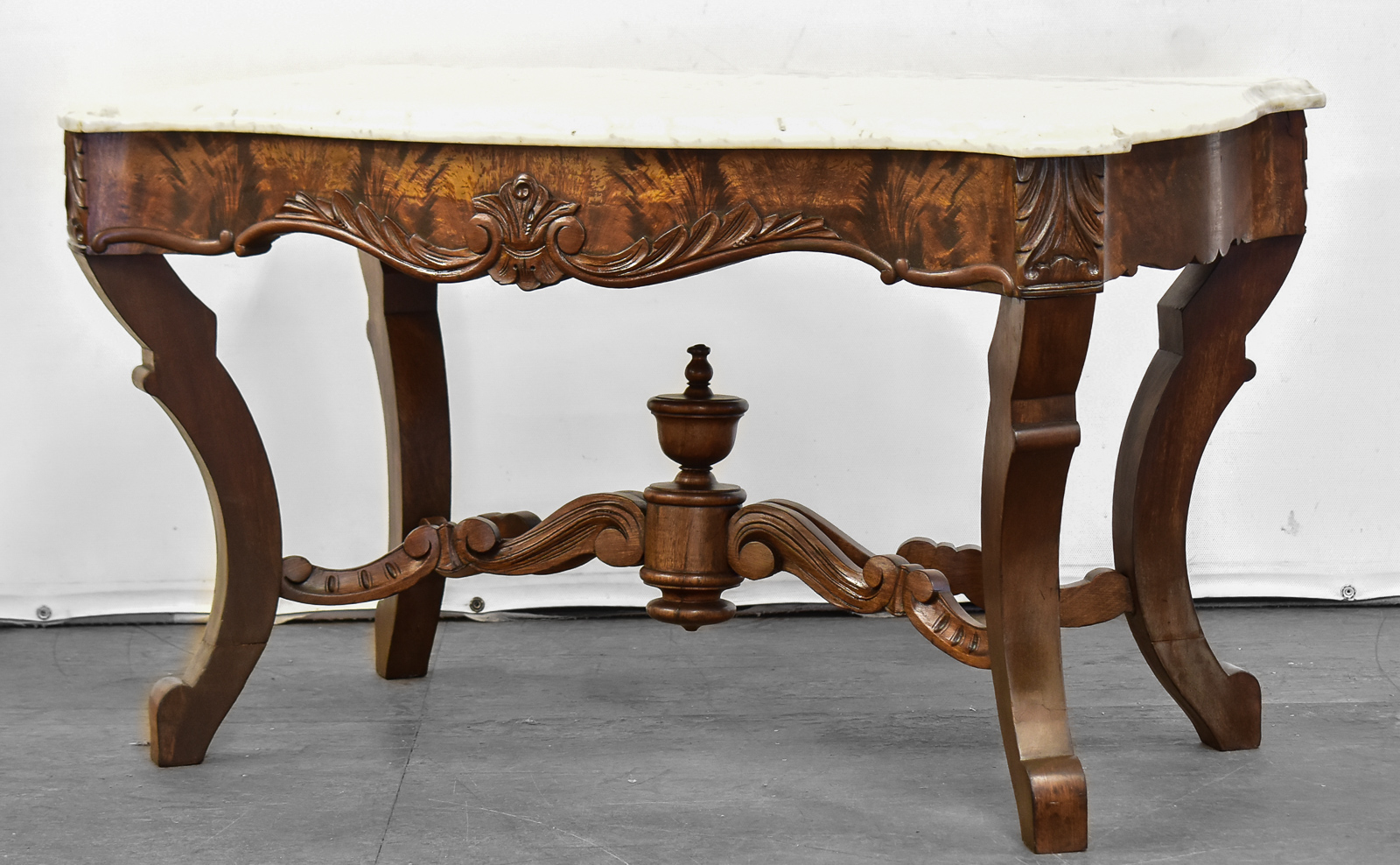 ROCOCO REVIVAL STYLE MAHOGANY COFFEE TABLE