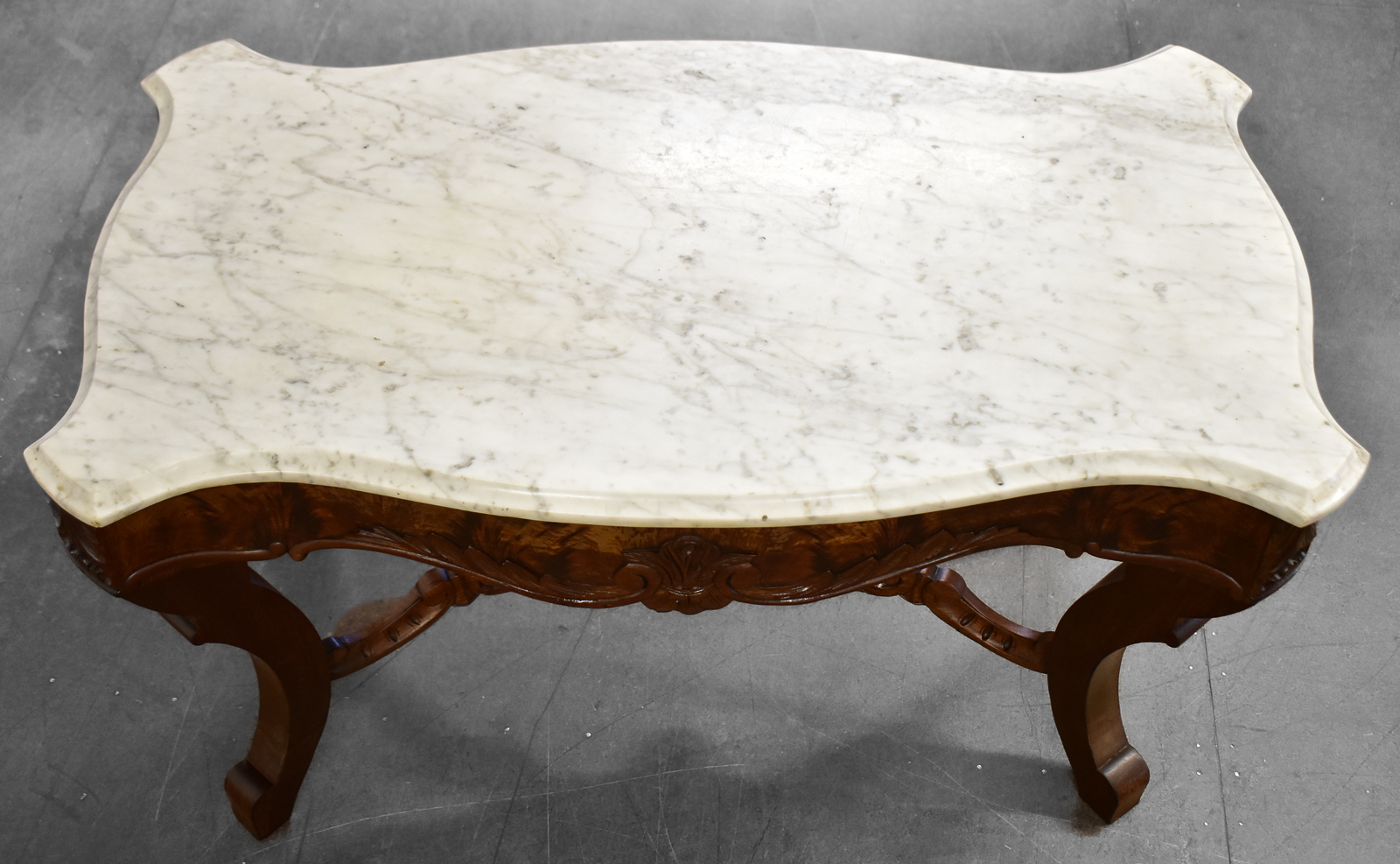 ROCOCO REVIVAL STYLE MAHOGANY COFFEE TABLE