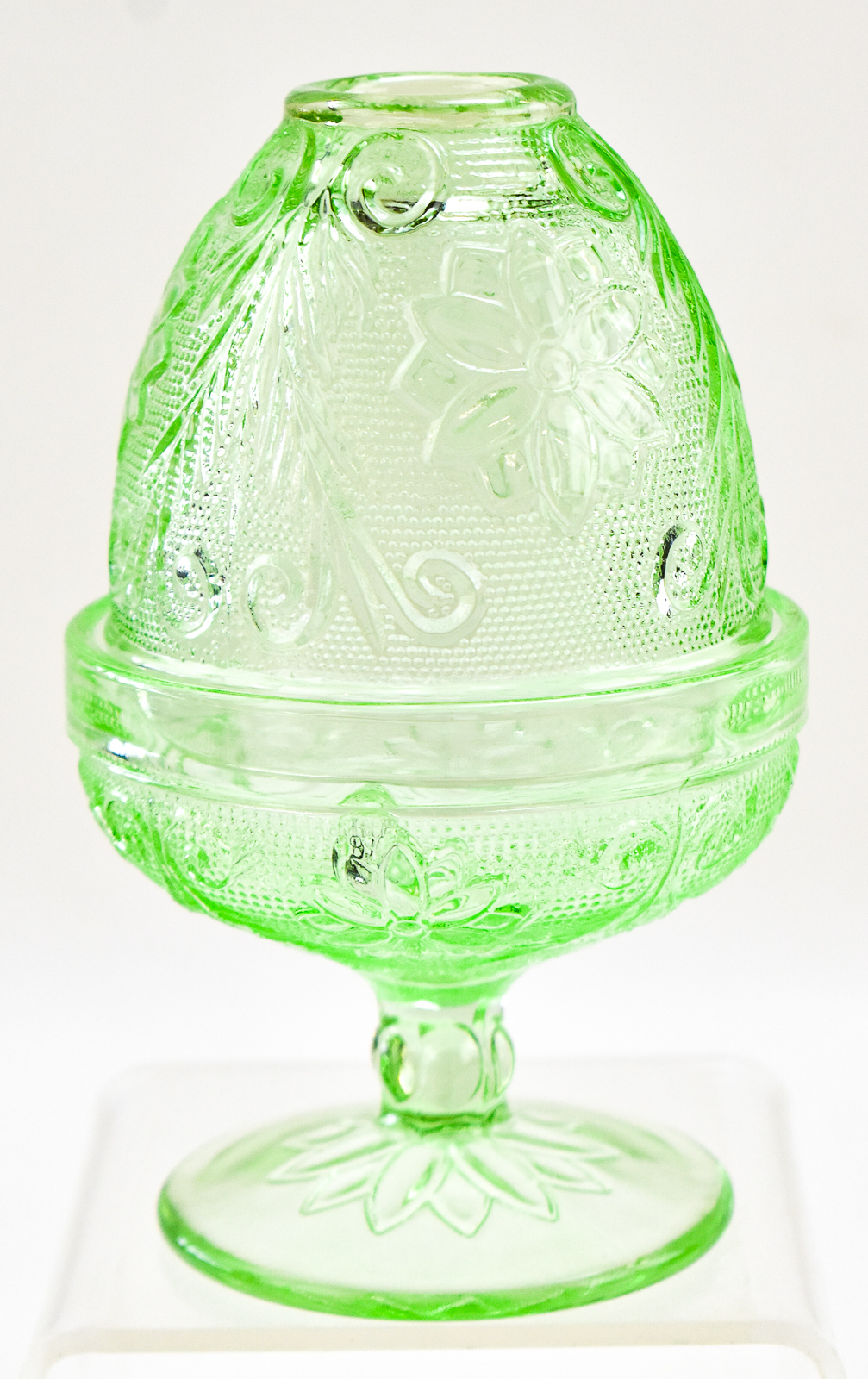 INDIANA GLASS TIARA "CHANTILLY" GREEN FAIRY LAMP