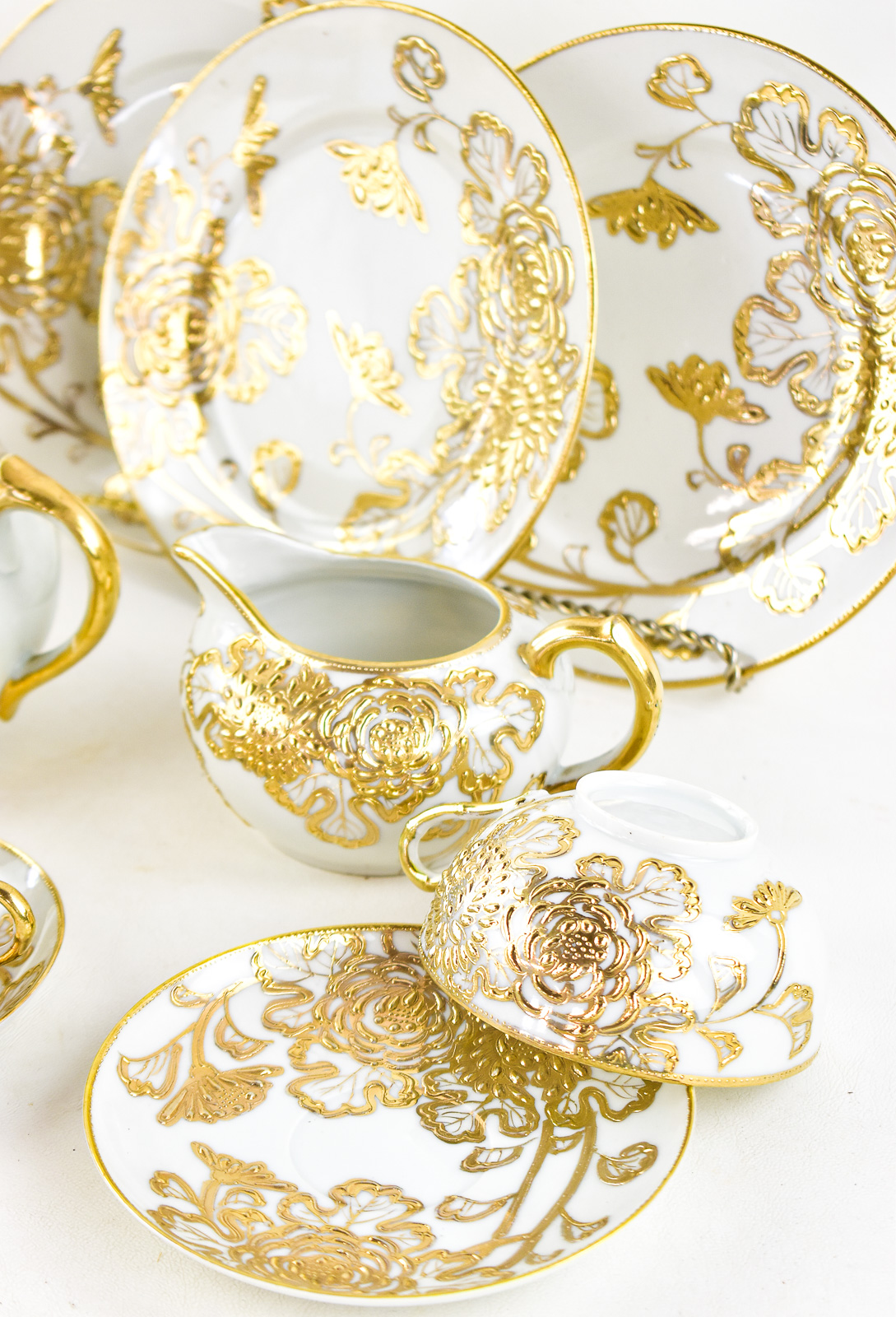 NAGOYA SHOFU NIPPON GOLD PORCELAIN TEA SET