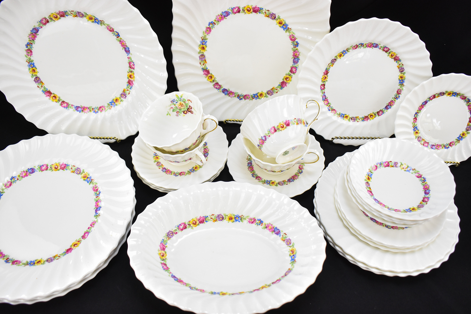ROYAL DOULTON "EVESHAM" DISH COLLECTION