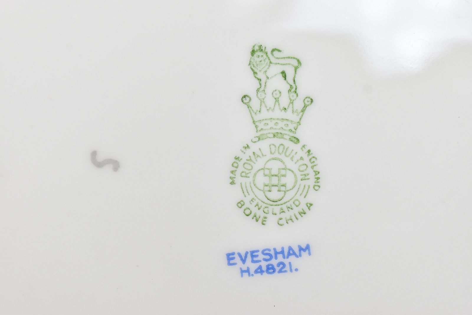 ROYAL DOULTON "EVESHAM" DISH COLLECTION