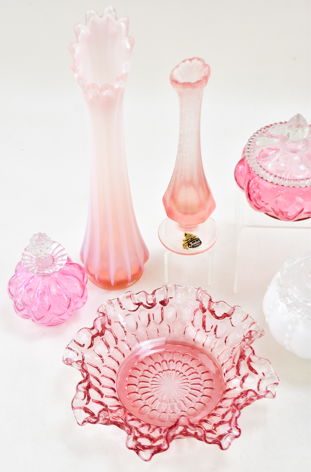 ART GLASS ASSORTMENT: FENTON, FOSTORIA