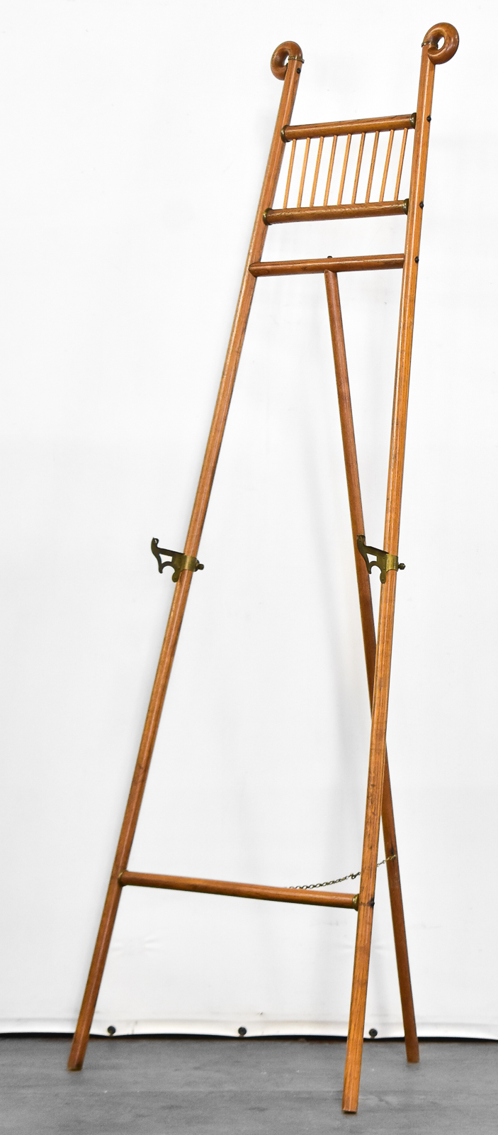 STICK AND BALL STYLE FLOOR DISPLAY EASEL