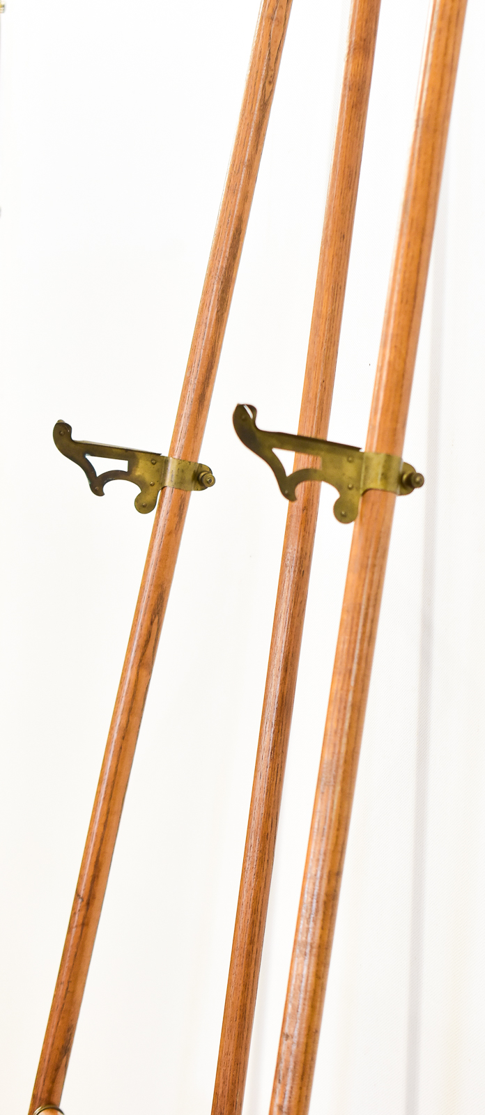 STICK AND BALL STYLE FLOOR DISPLAY EASEL