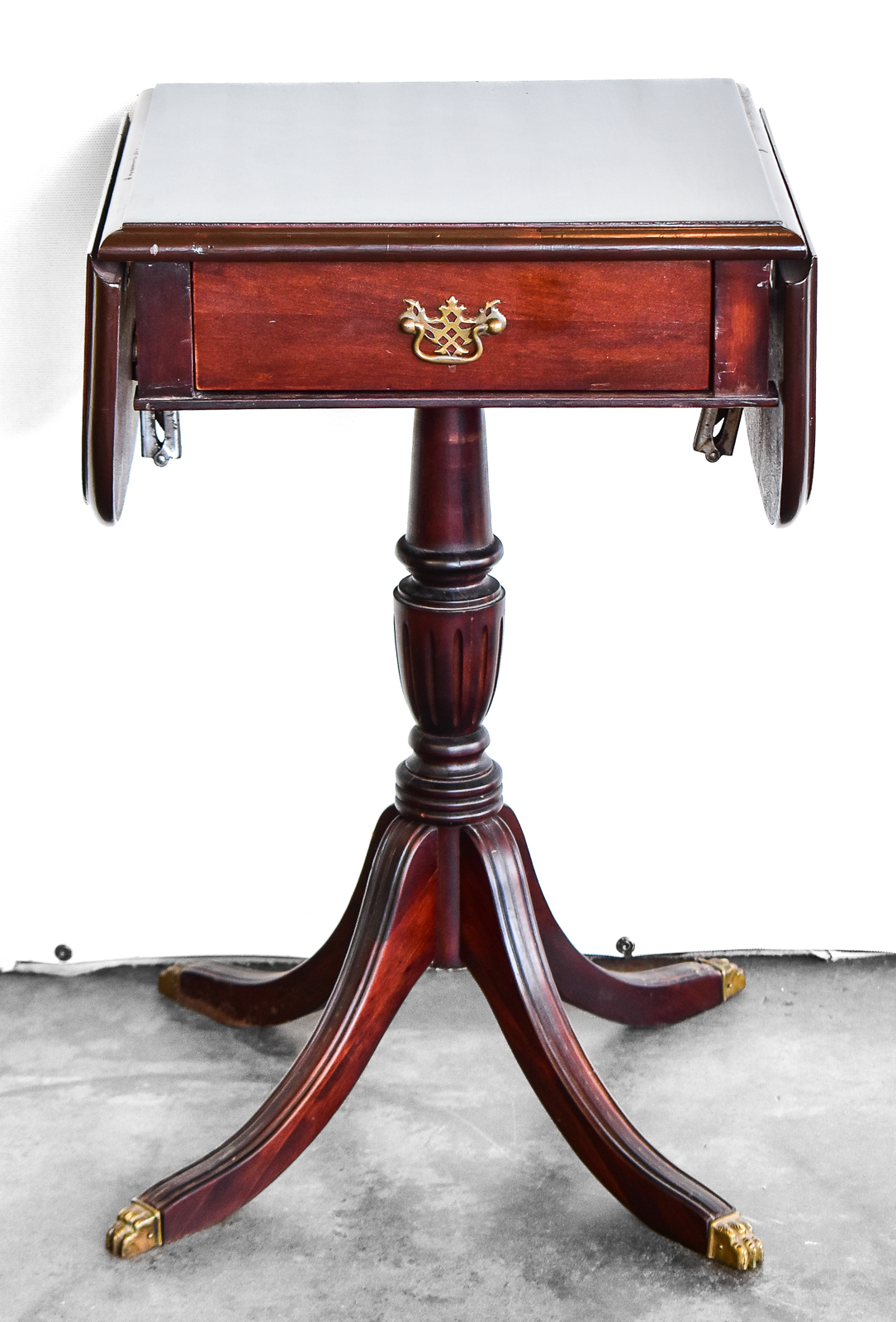 DUNCAN PHYFE STYLE DROP LEAF PEDESTAL SIDE TABLE