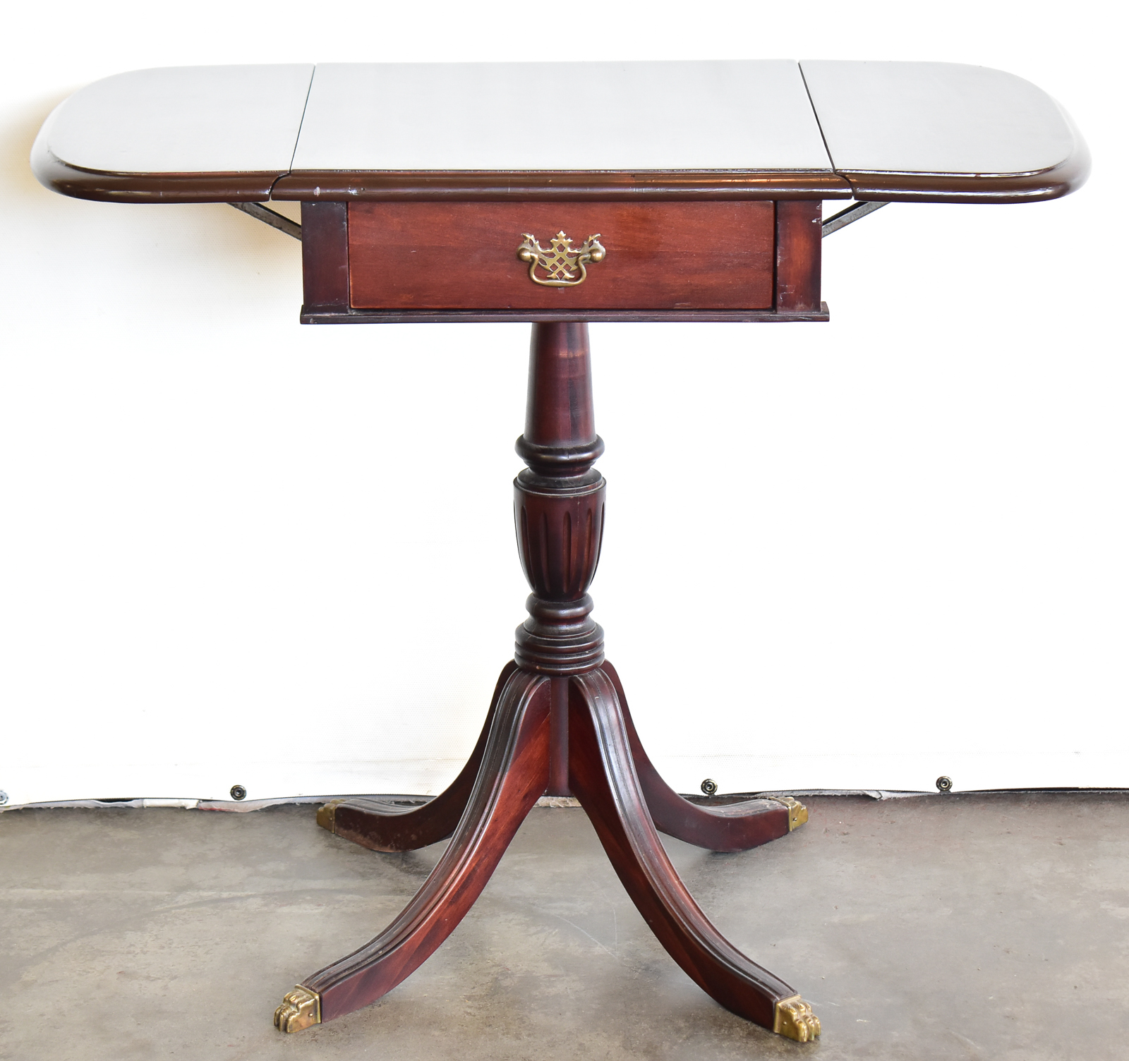 DUNCAN PHYFE STYLE DROP LEAF PEDESTAL SIDE TABLE
