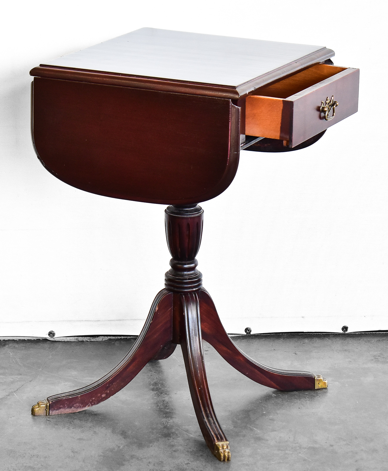 DUNCAN PHYFE STYLE DROP LEAF PEDESTAL SIDE TABLE