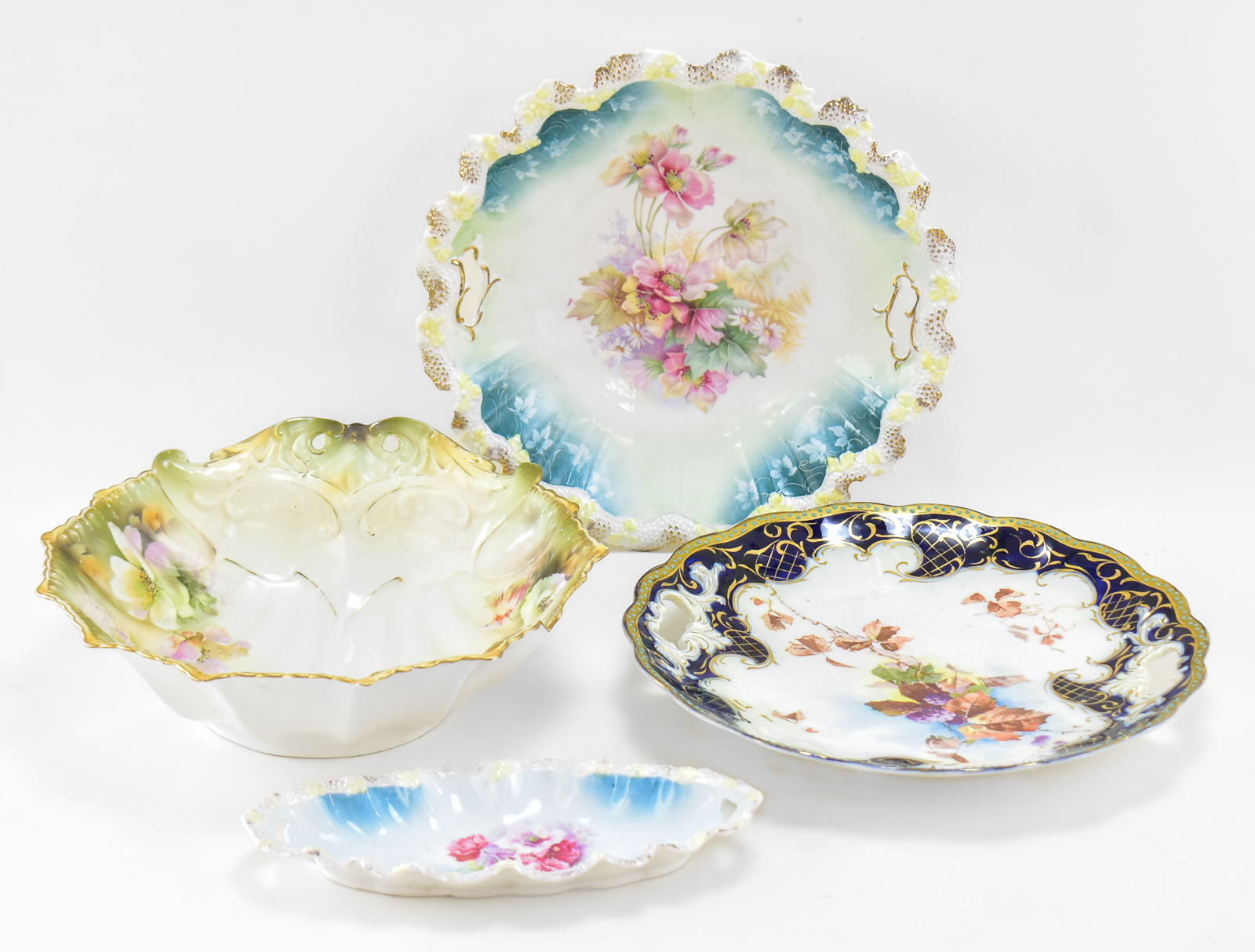 ASSORTMENT OF FOUR R.S. PRUSSIA PORCELAIN BOWLS