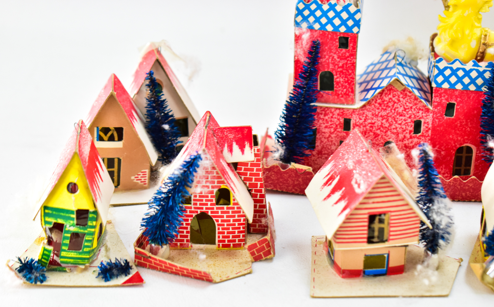 MID-CENTURY SLEEPY CHRISTMAS VILLAGE WITH PUTZ HOUSES & LIGHTS