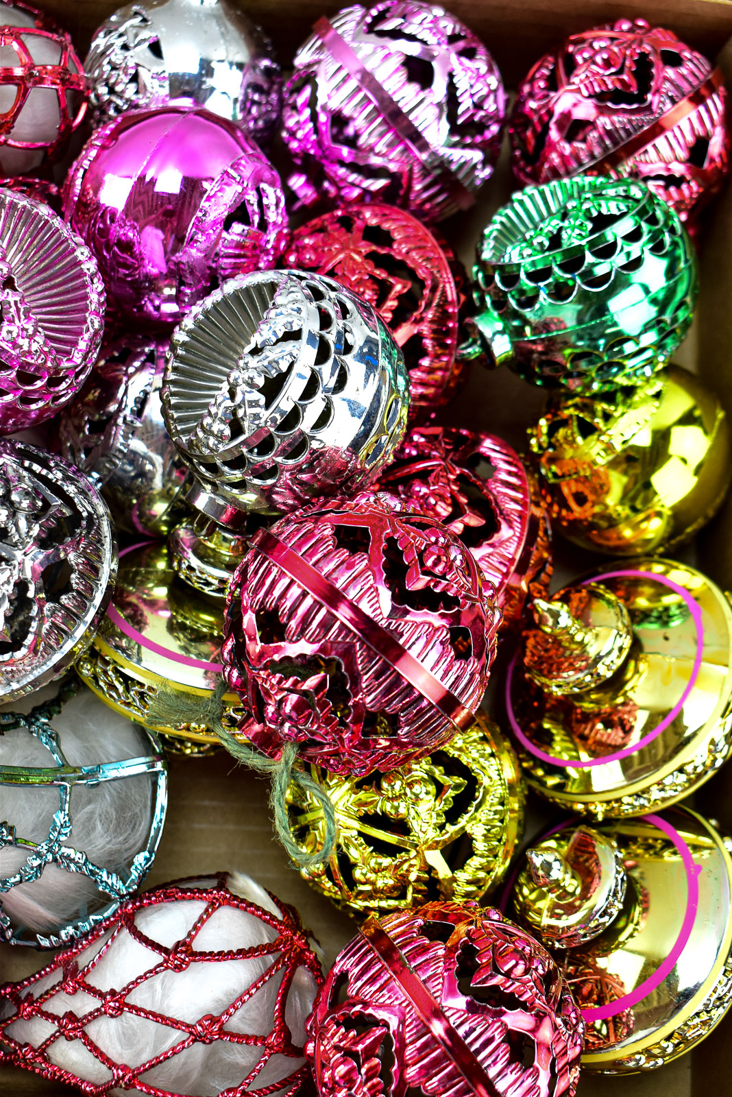 LARGE MID-CENTURY COLLECTION OF BRADFORD PLASTIC FILIGREE, CAGE & ANGEL HAIR ORNAMENTS