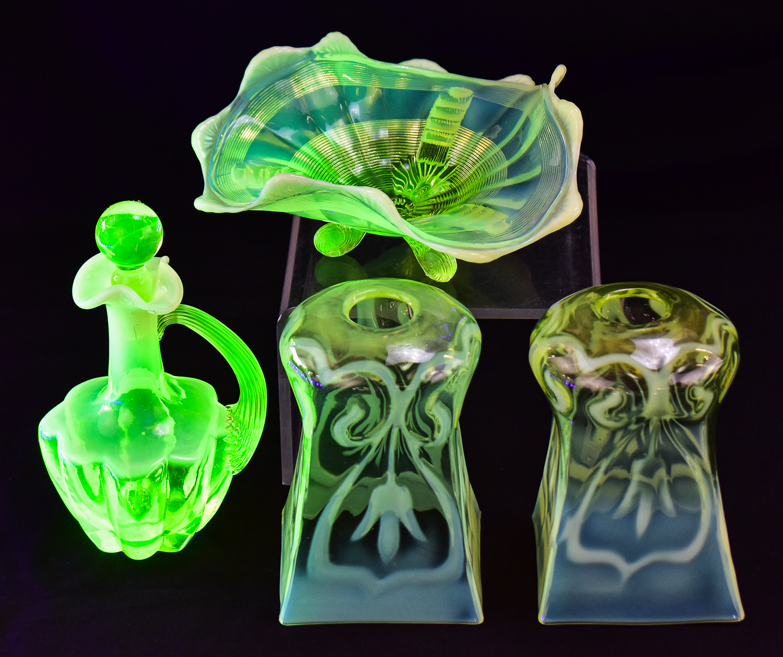 ASSORTMENT OF VASELINE GLASS: GIBSON & NORTHWOOD
