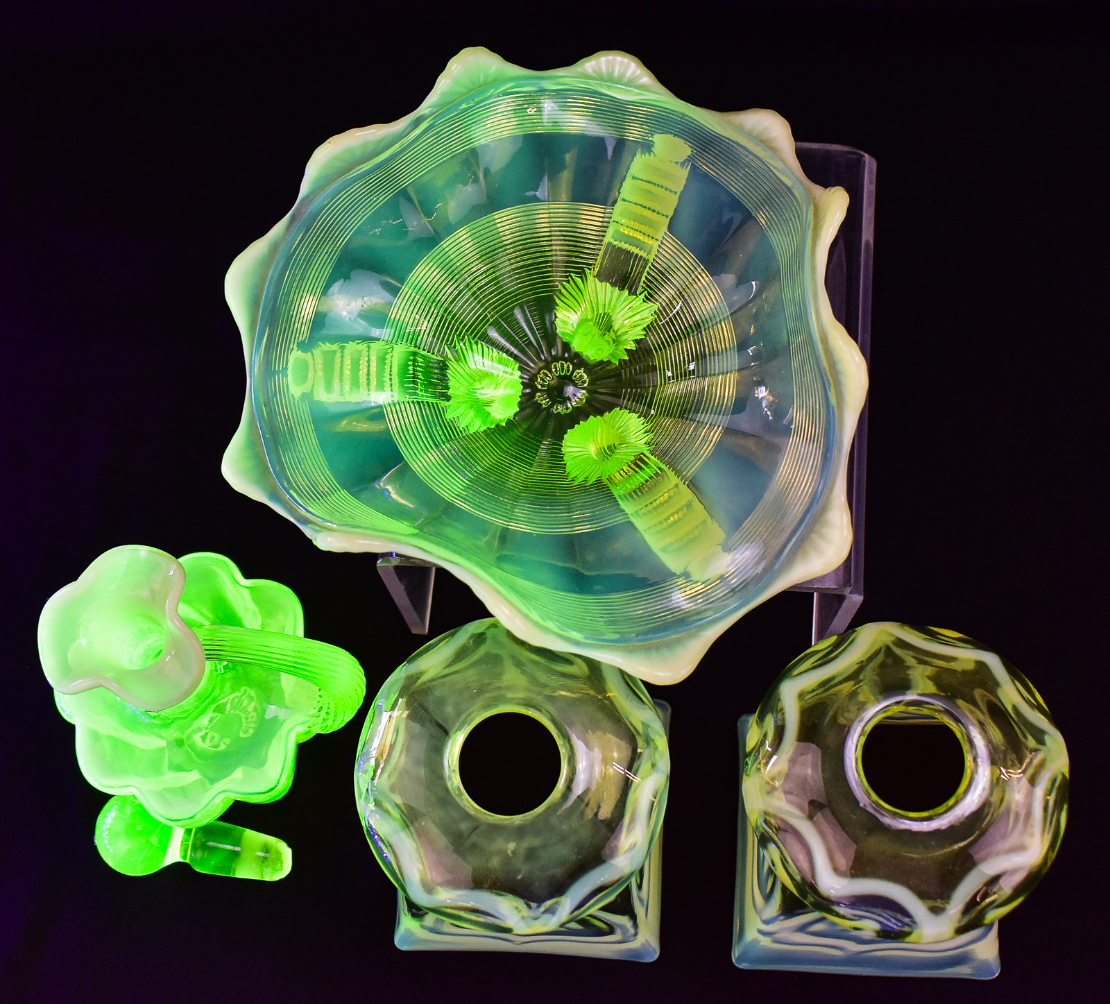 ASSORTMENT OF VASELINE GLASS: GIBSON & NORTHWOOD