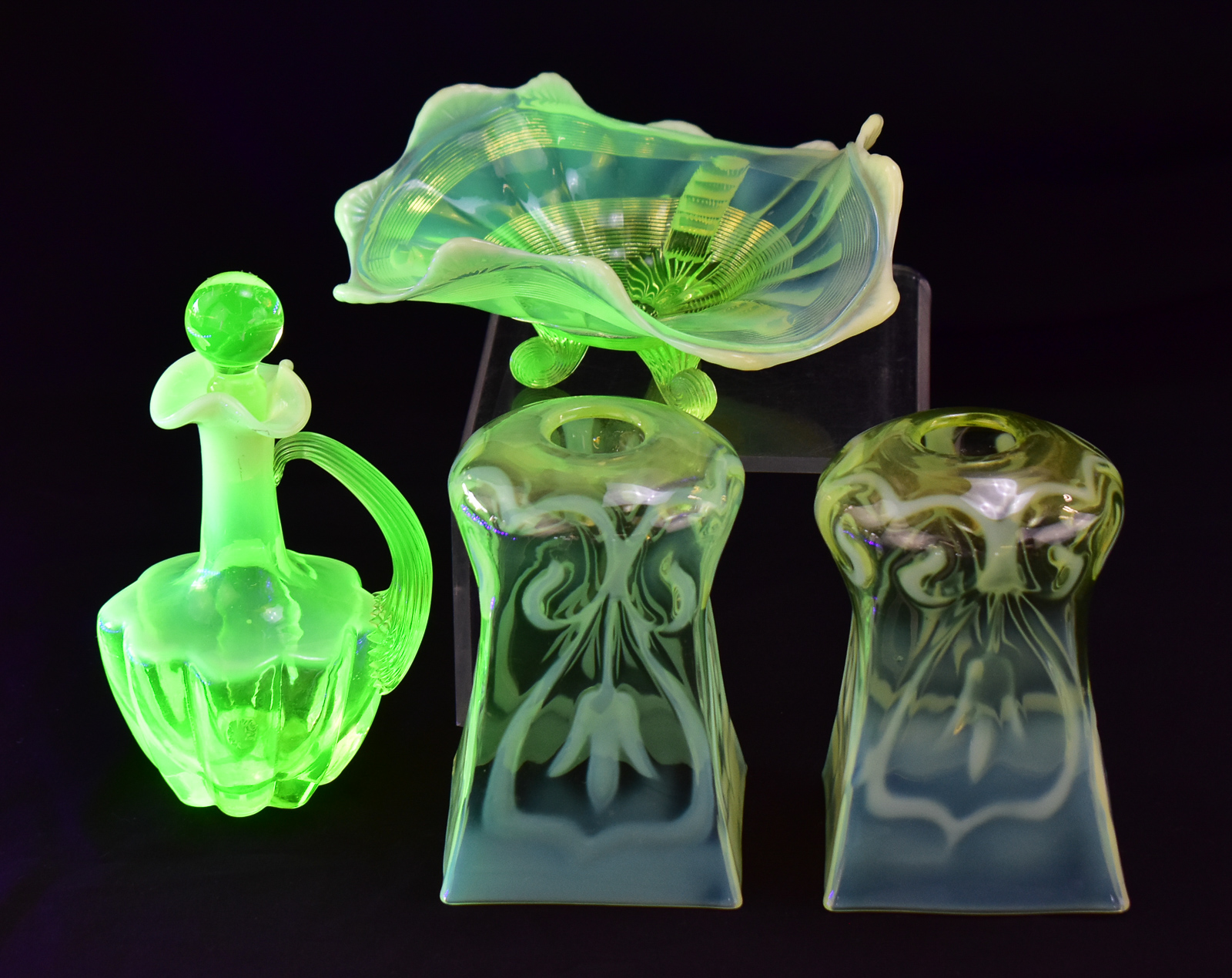 ASSORTMENT OF VASELINE GLASS: GIBSON & NORTHWOOD