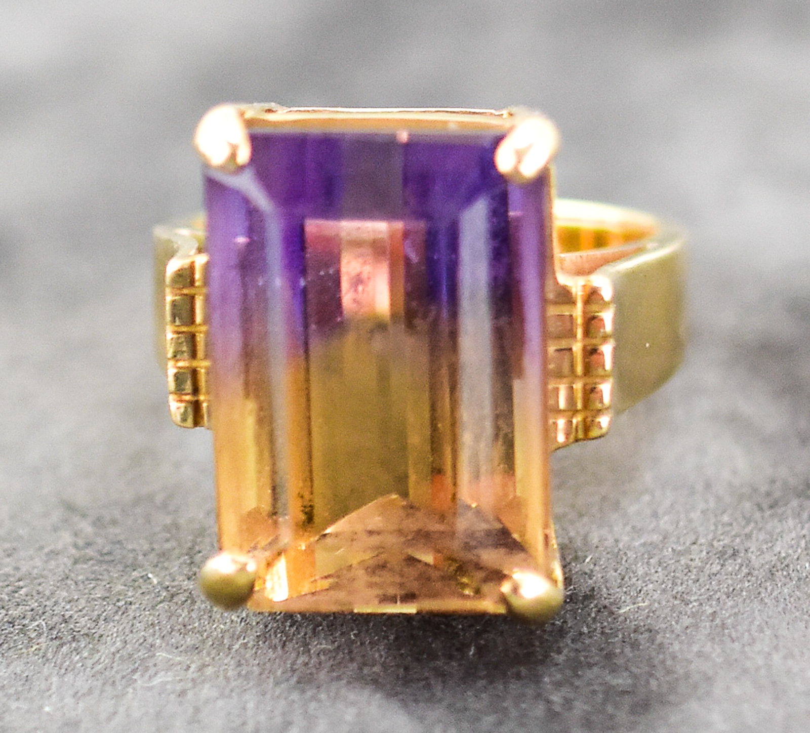 14KT GOLD & EMERALD CUT TOPAZ SOLITAIRE RING