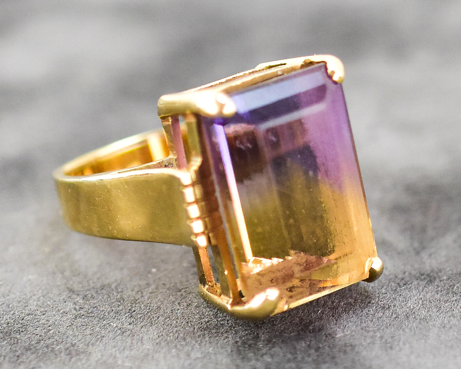 14KT GOLD & EMERALD CUT TOPAZ SOLITAIRE RING