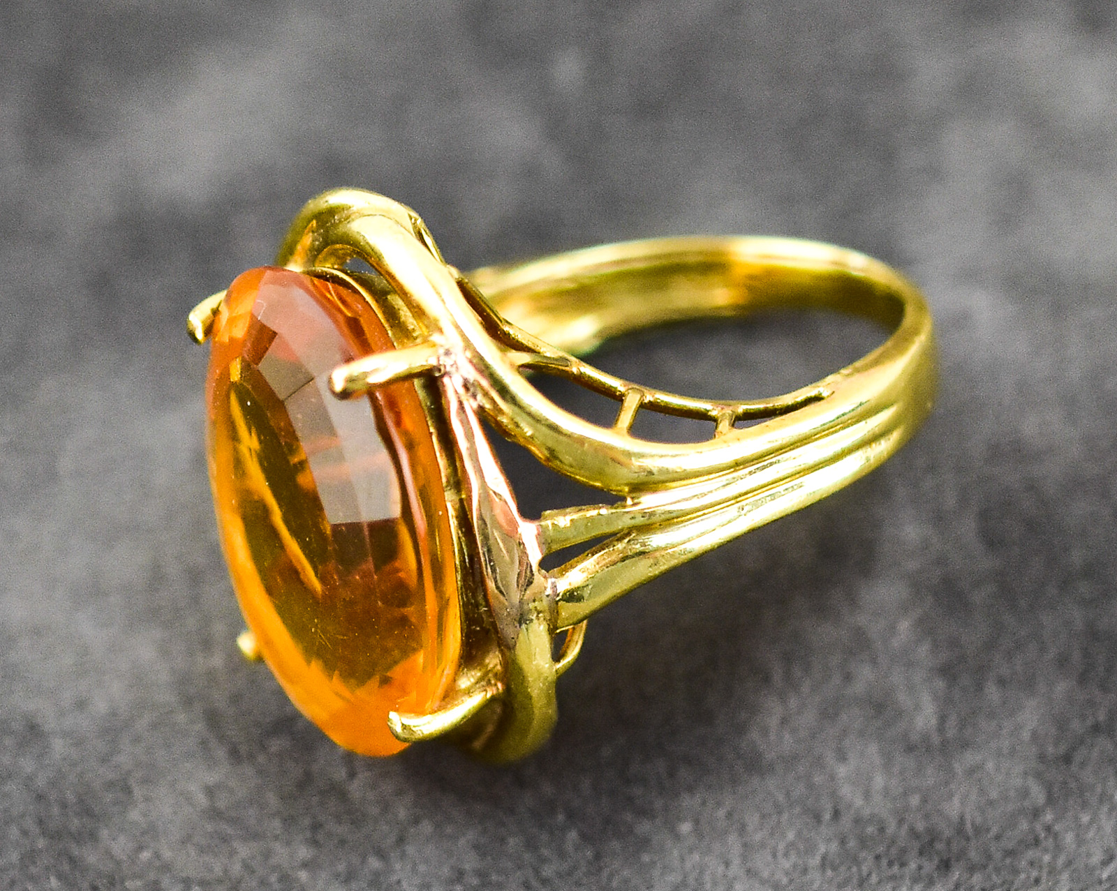 14KT GOLD CITRINE COCKTAIL RING