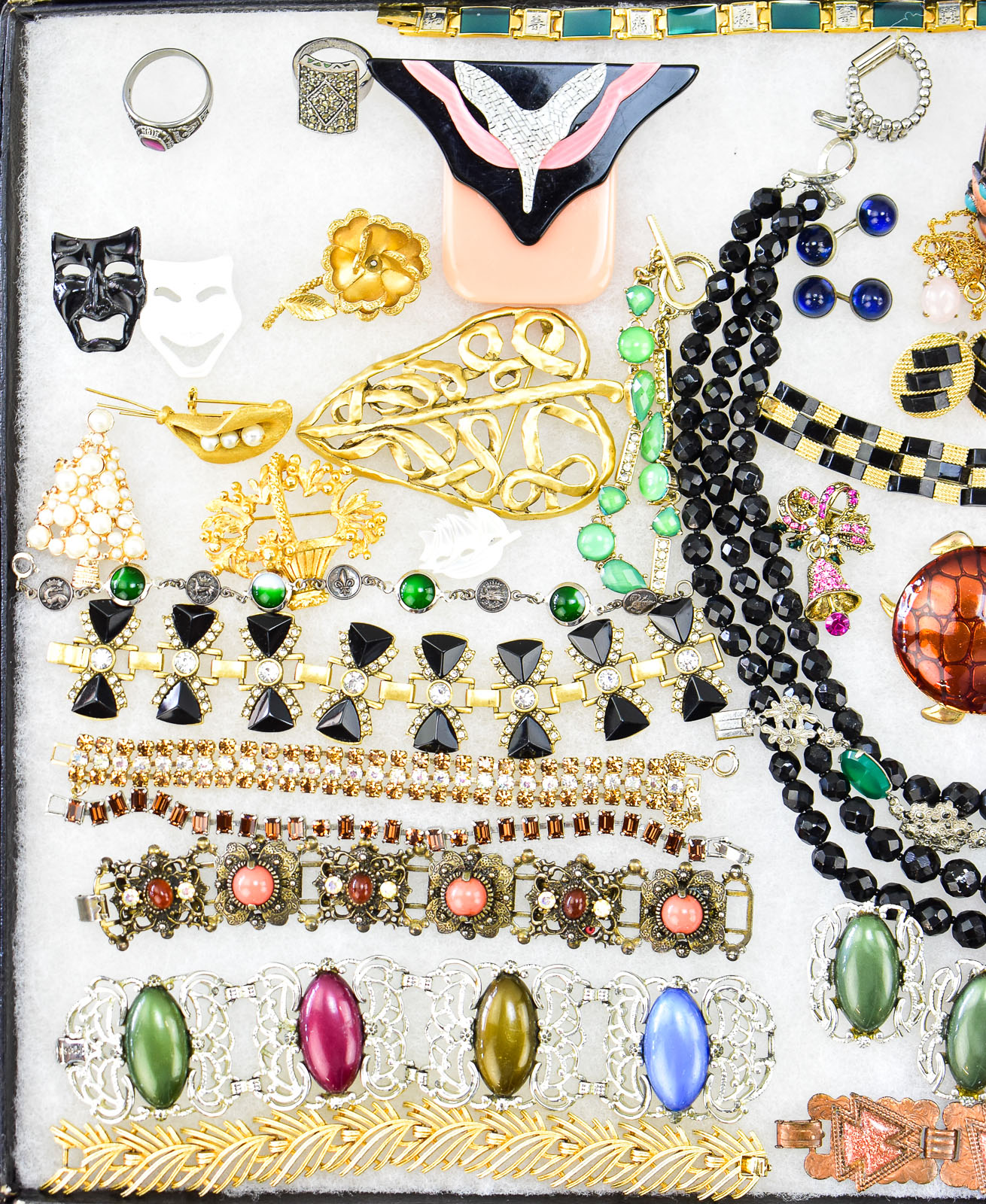 COSTUME JEWELRY ASSORTMENT; ROMA, HOLLYCRAFT, LISNER WEISS, ETC.
