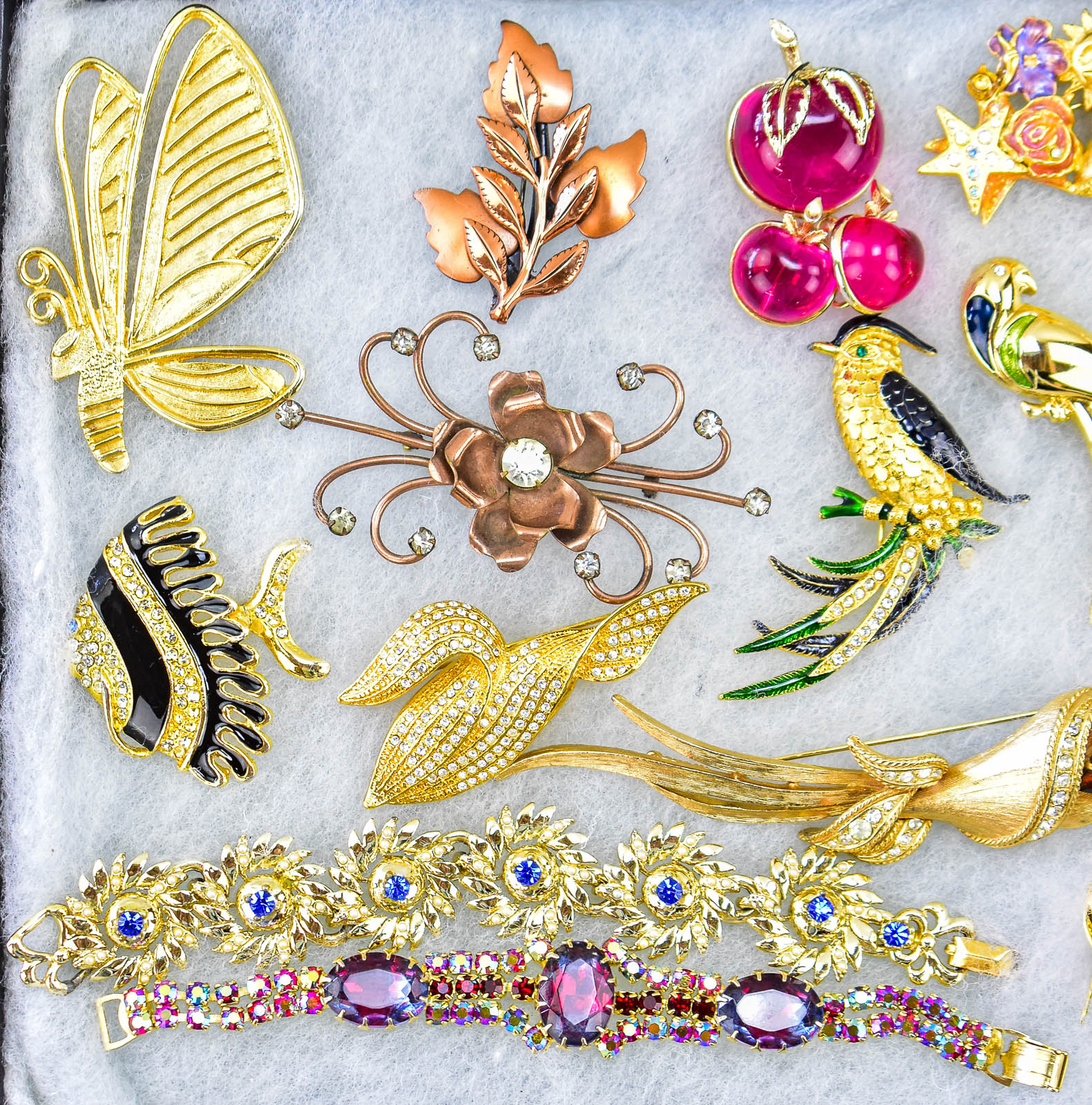 COSTUME JEWELRY ASORTMENT; RENOIR, SWAROVSKI, PARKLANE, ETC