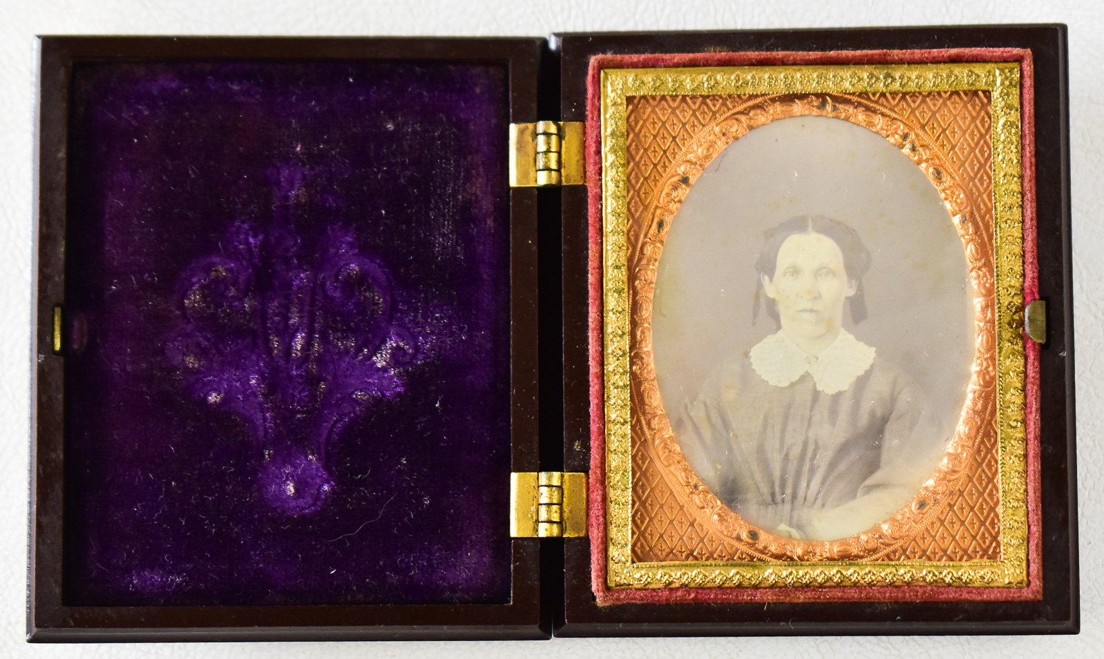 DAGUERREOTYPE OF A WOMAN IN WHITE