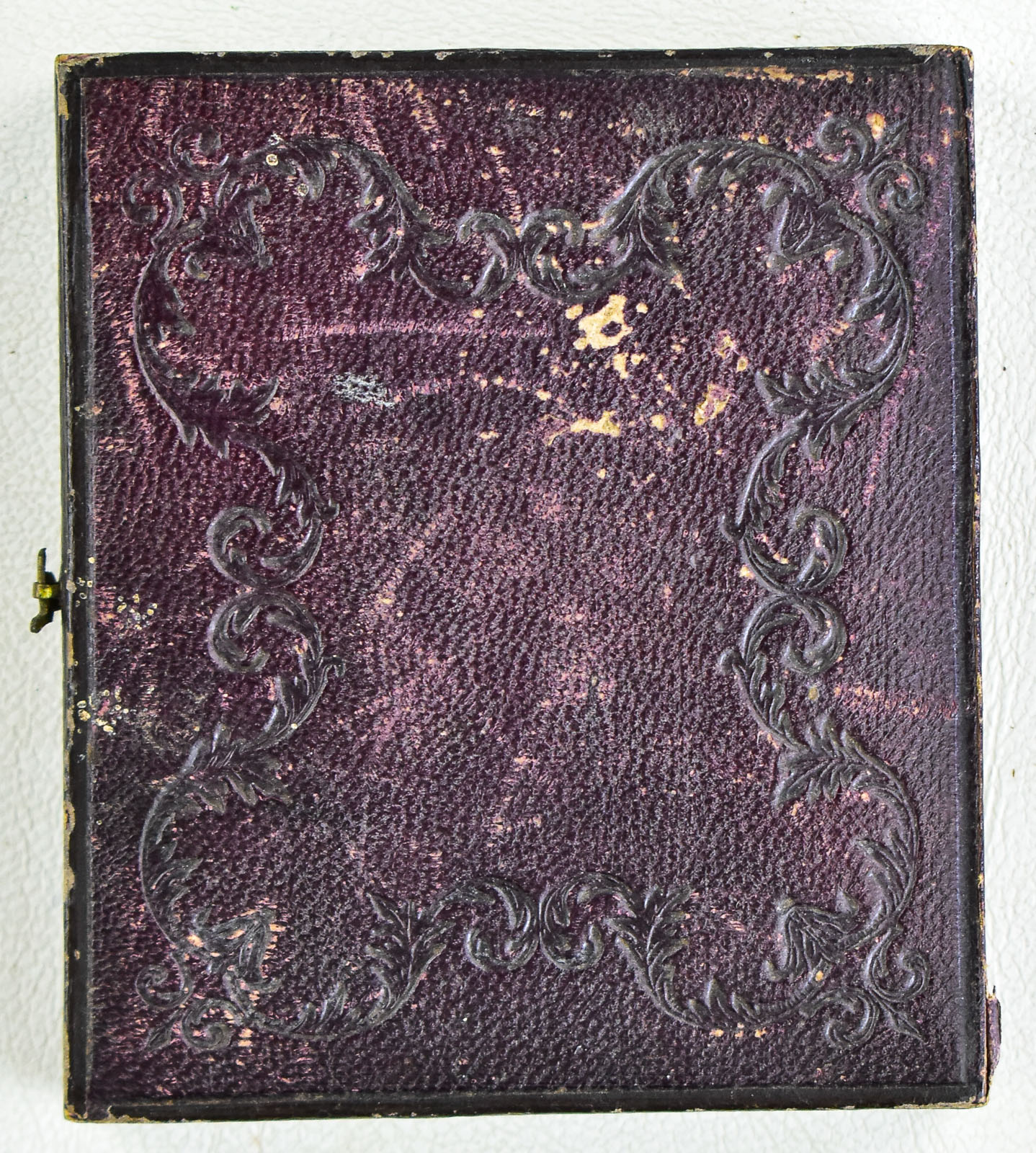DAGUERREOTYPE OF YOUNG MAN