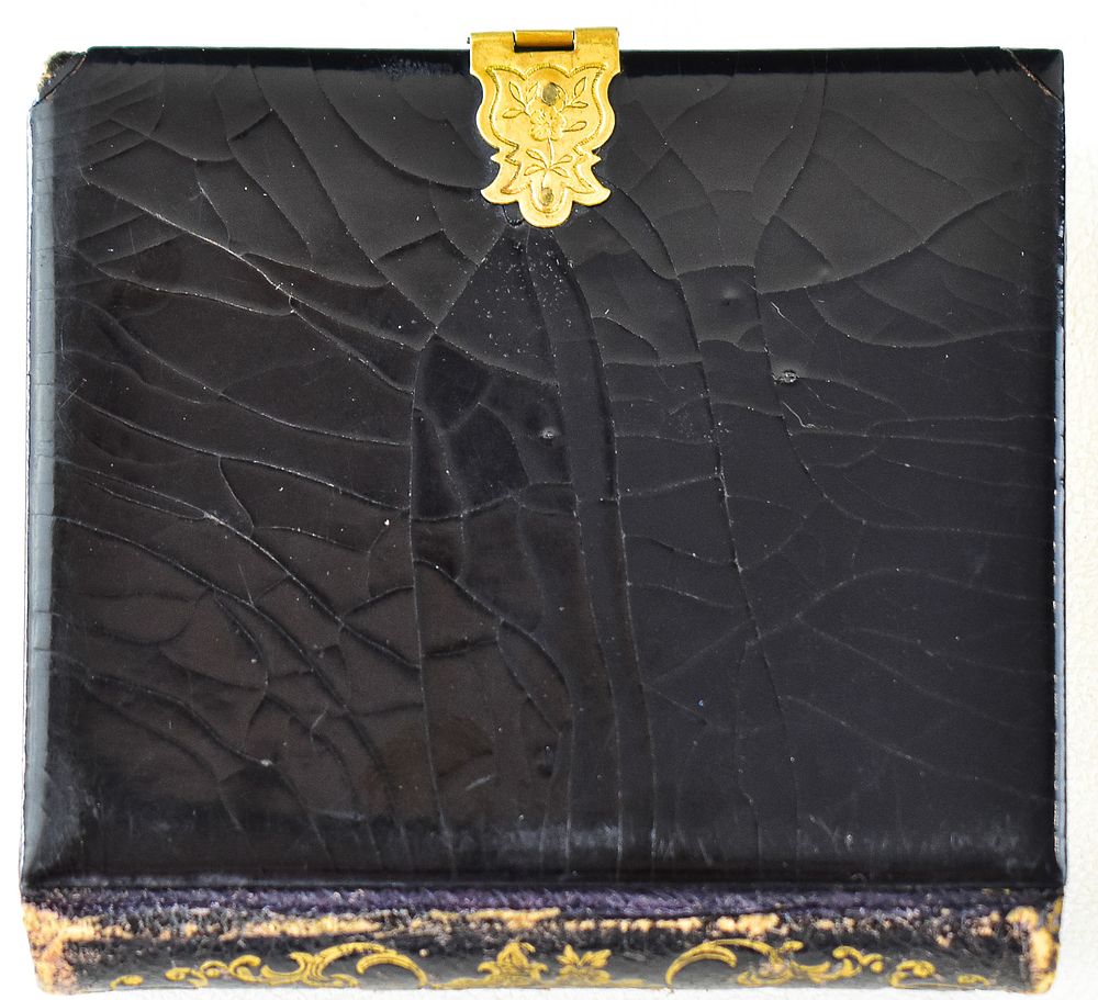 MOTHER OF PEARL DAGUERREOTYPE OF A BEARDED MAN