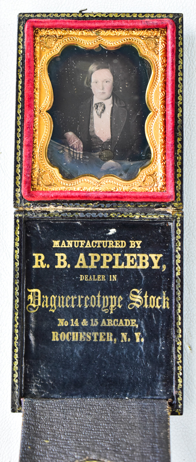 MASCHER'S MAGNIFYING CASE WITH DAGUERREOTYPE