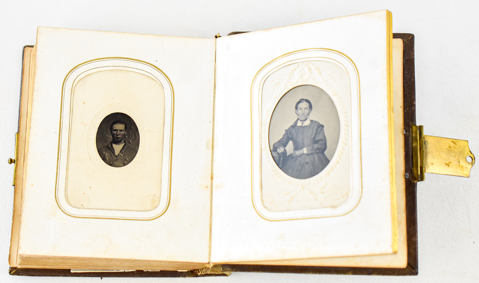 CARTE-DE-VISTE ALBUM; 26 PHOTOGRAPHS