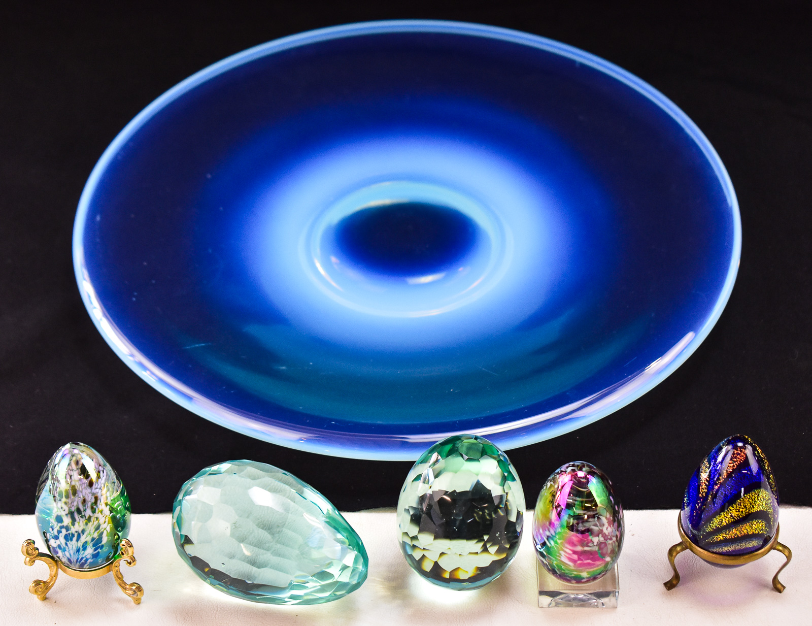 FOSTORIA "SEASCAPE" CARIBEE BLUE PLATTER & FIVE GLASS EGGS