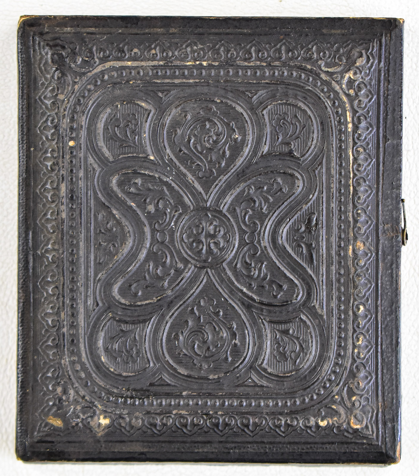 HALF-CASED DAGUERREOTYPE OF TWO CHILDREN