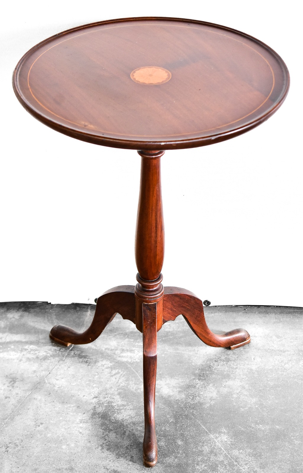 SHERATON REVIVAL STYLE TRIPOD WINE TABLE
