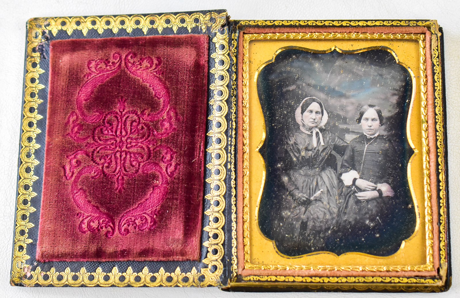 DAGUERREOTYPE IN BLACK LEATHER 1/4 BOOK PHOTOGRAPH CASE W/ MOTHER OF PEARL INLAY