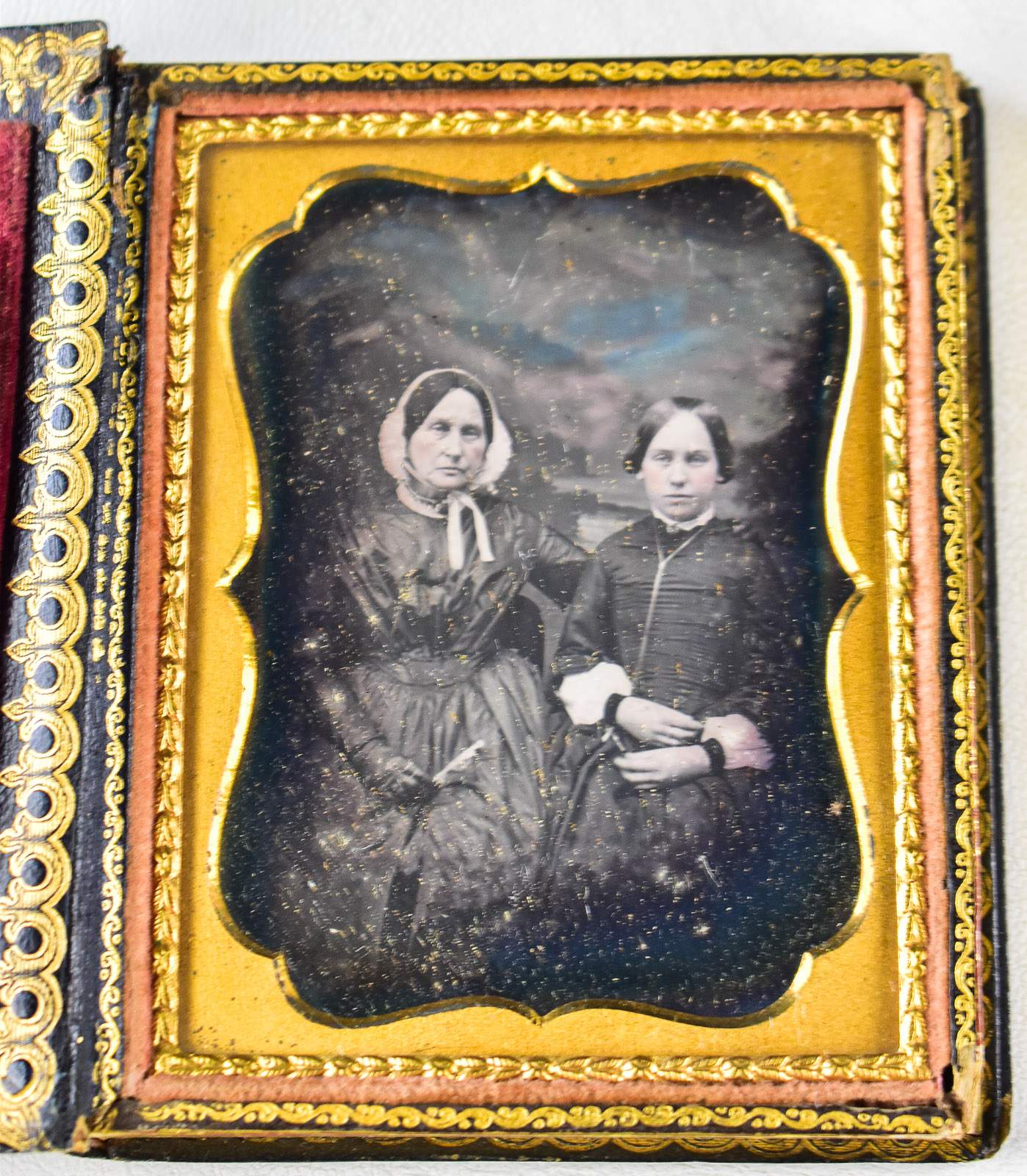 DAGUERREOTYPE IN BLACK LEATHER 1/4 BOOK PHOTOGRAPH CASE W/ MOTHER OF PEARL INLAY