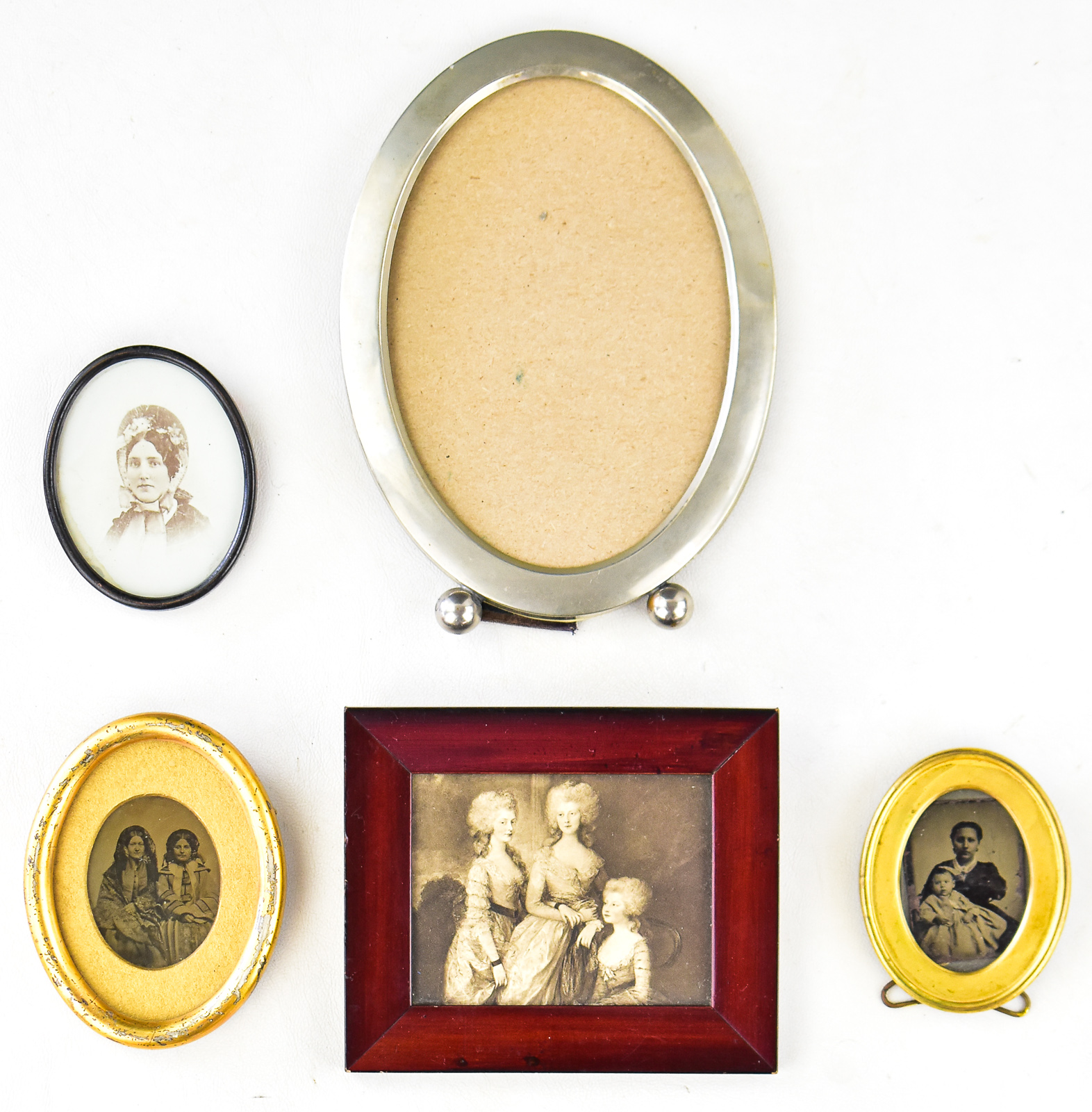 19TH CENTURY PHOTOGRAPHS, VICTORIAN PRINT, & PICURE FRAME